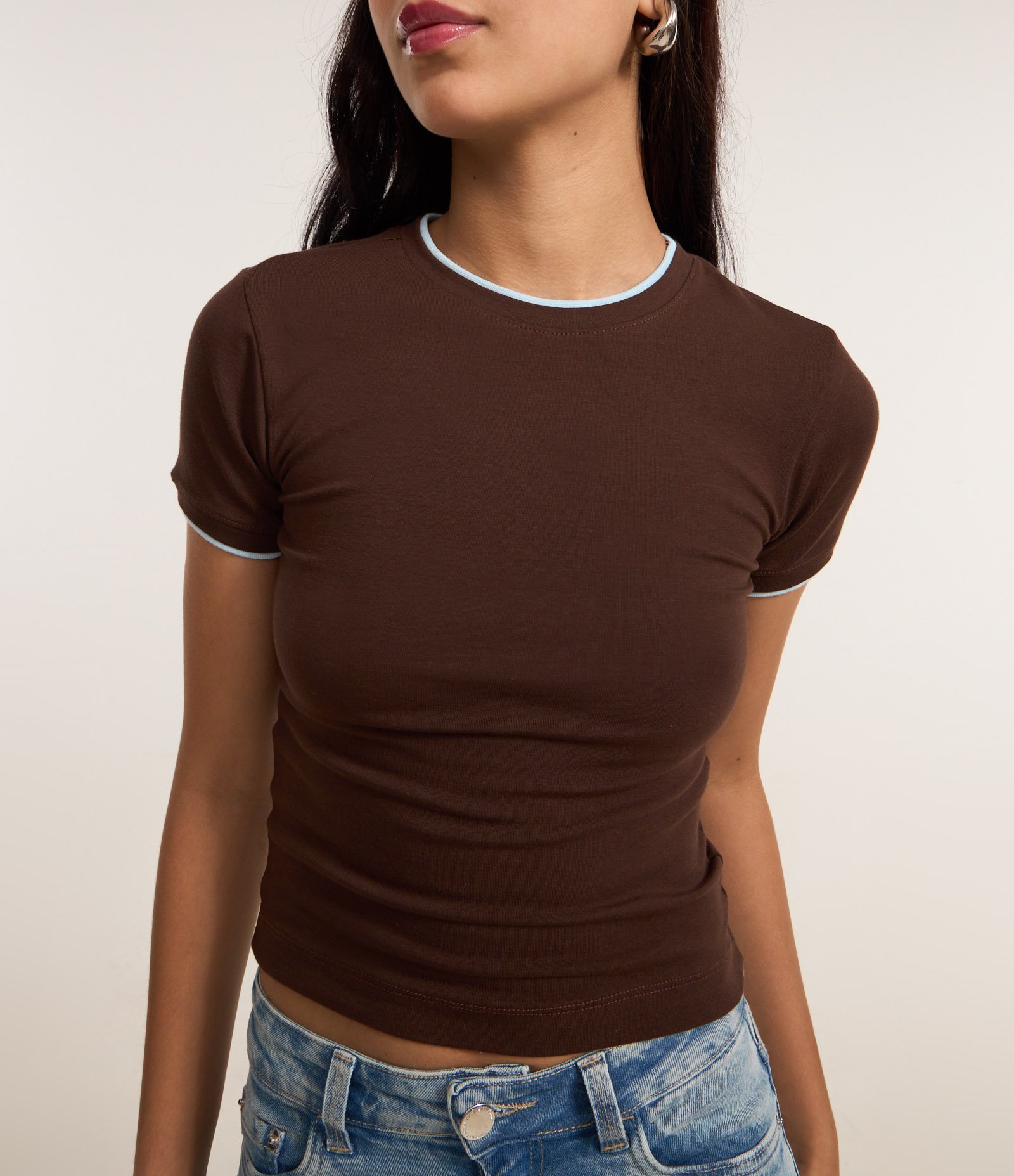 Camiseta New T-shirt em Algodão com Detalhe na Gola Marrom 3