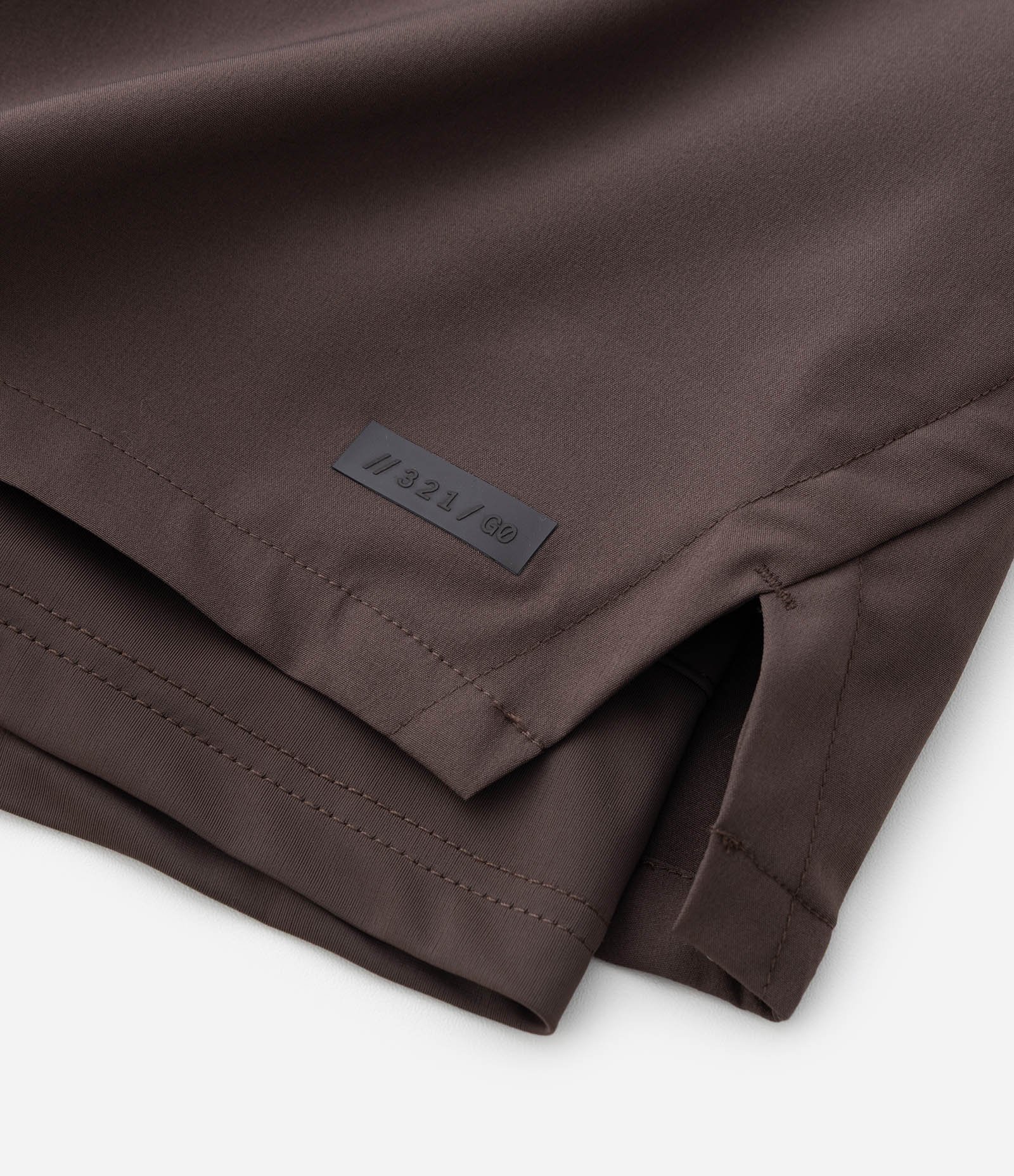 Bermuda Esportiva Corrida com Short de Compressão Marrom 13