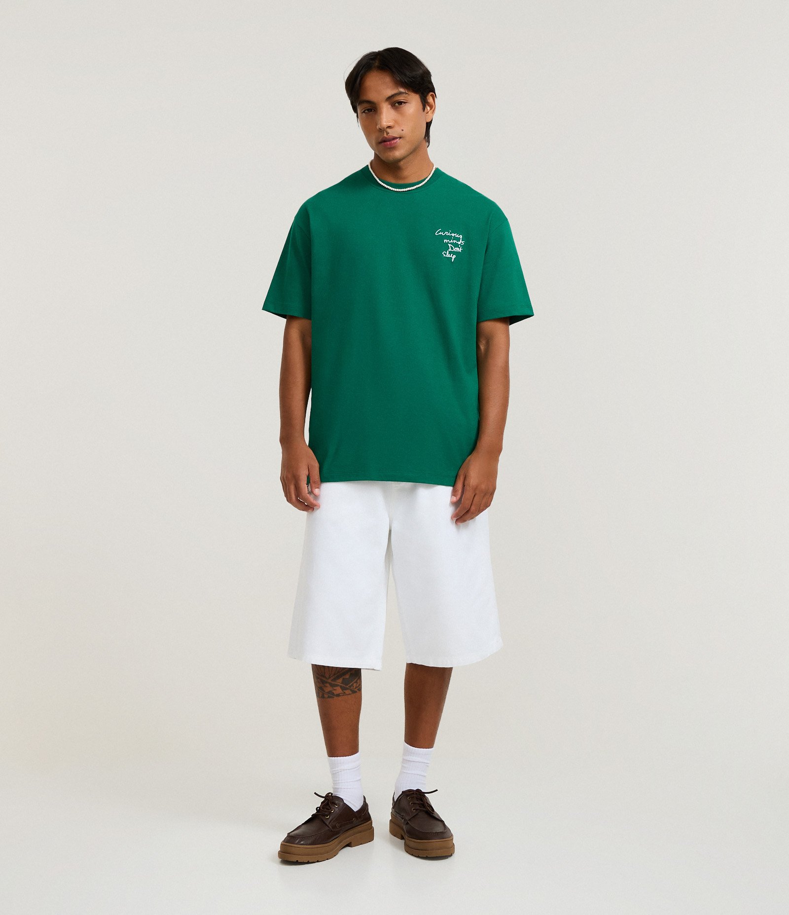 Camiseta Relaxed em Malhão com Estampa Frente e Costas Curious Minds Verde 2