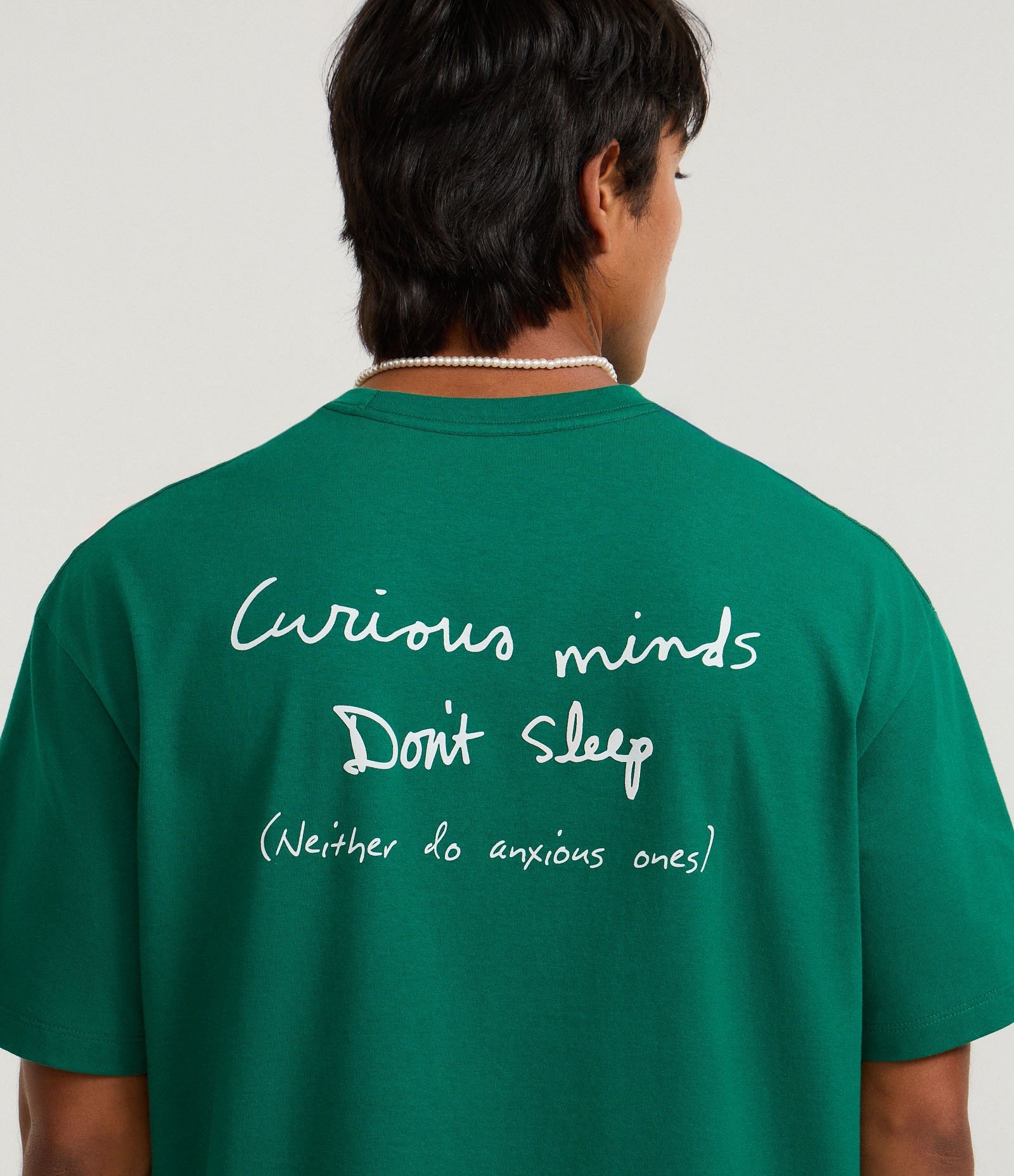 Camiseta Relaxed em Malhão com Estampa Frente e Costas Curious Minds Verde 3