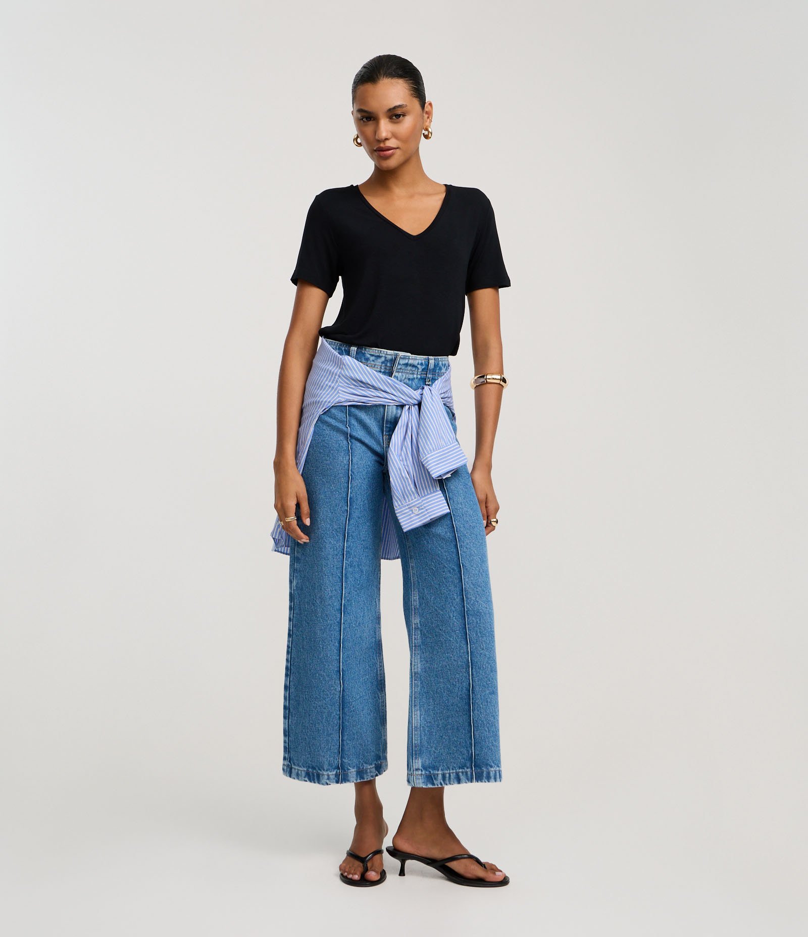 Blusa Básica em Viscose com Decote V Preto 2