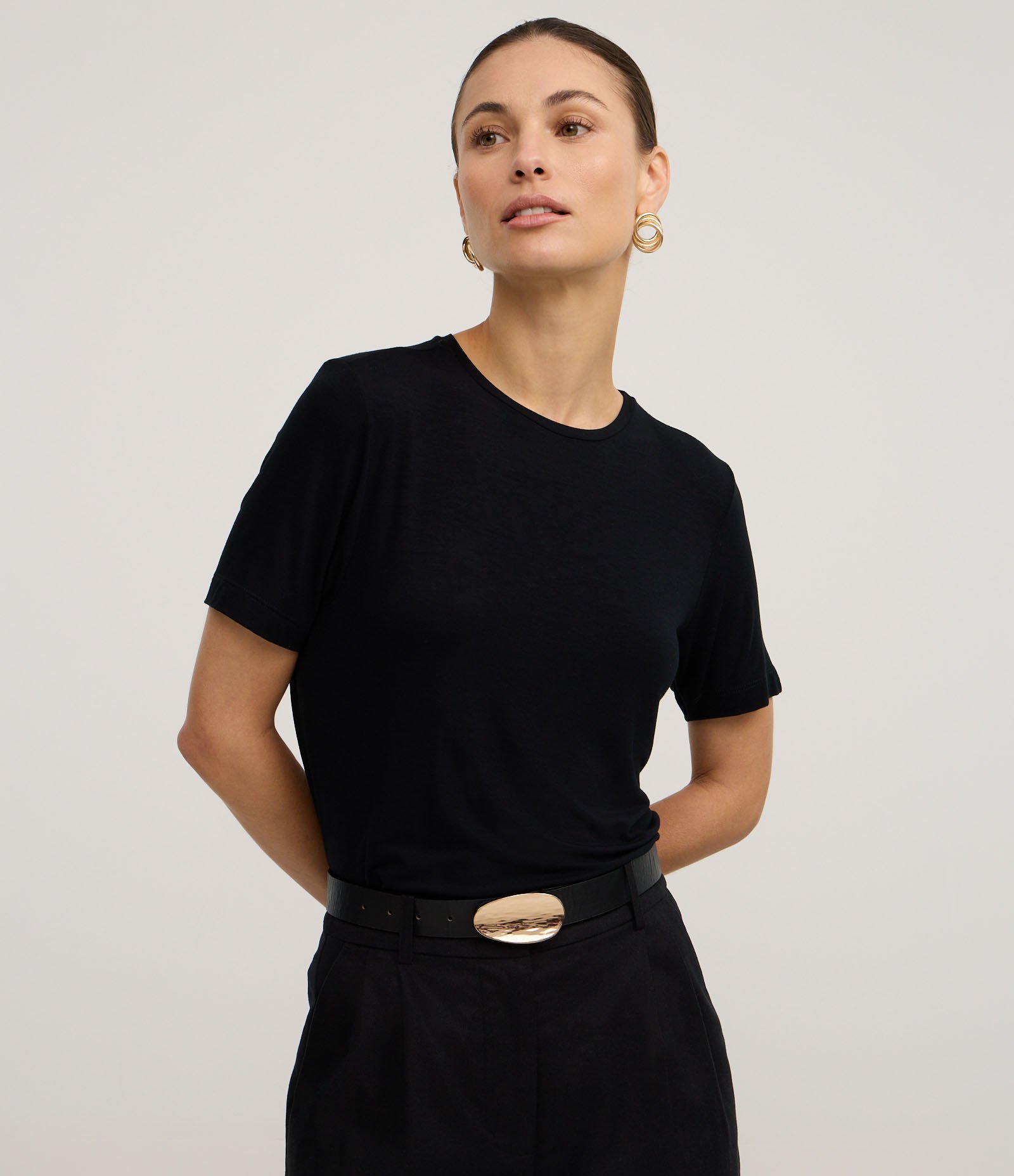Blusa Básica em Viscose com Gola Redonda Preto 1
