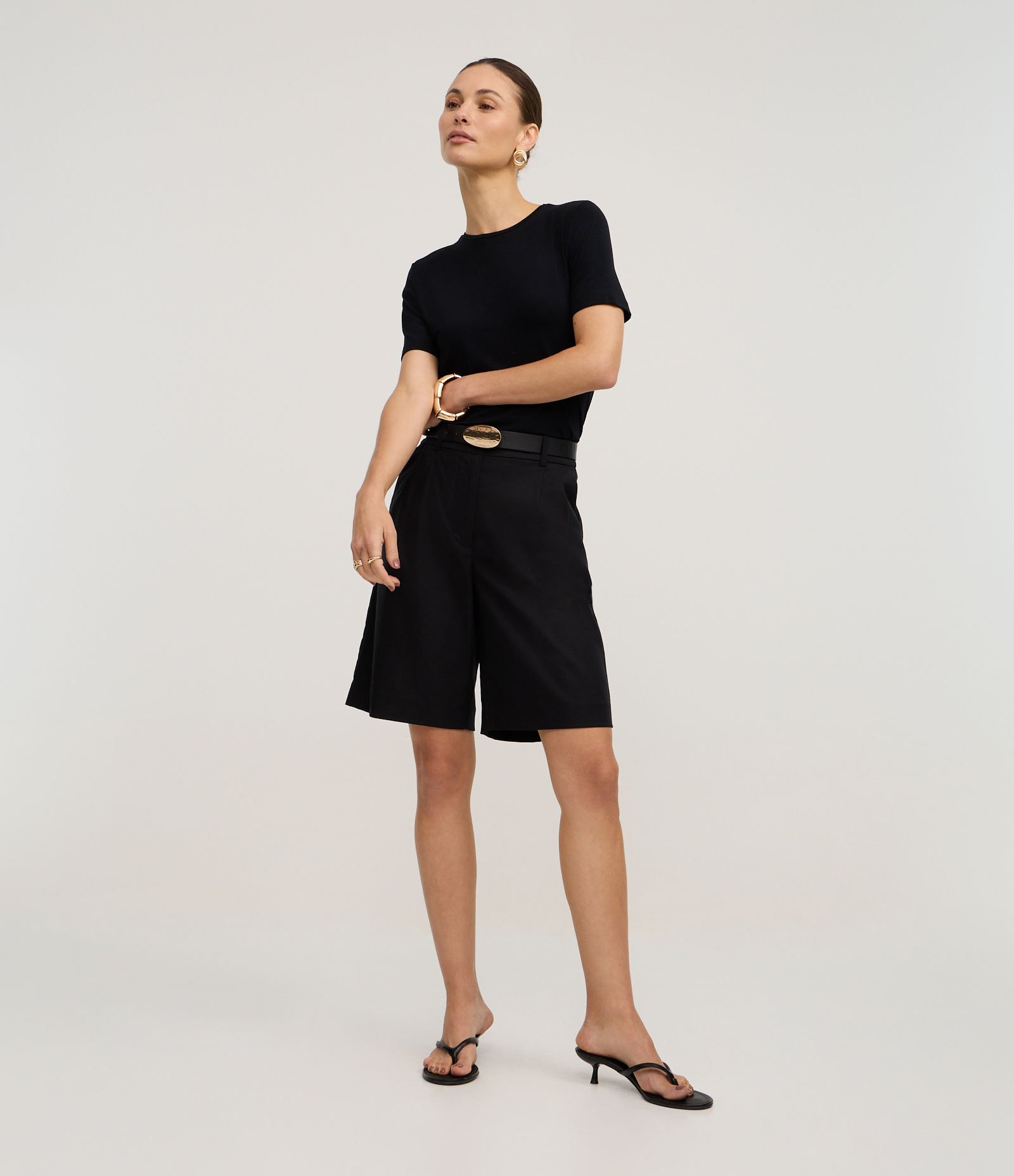 Blusa Básica em Viscose com Gola Redonda Preto 2