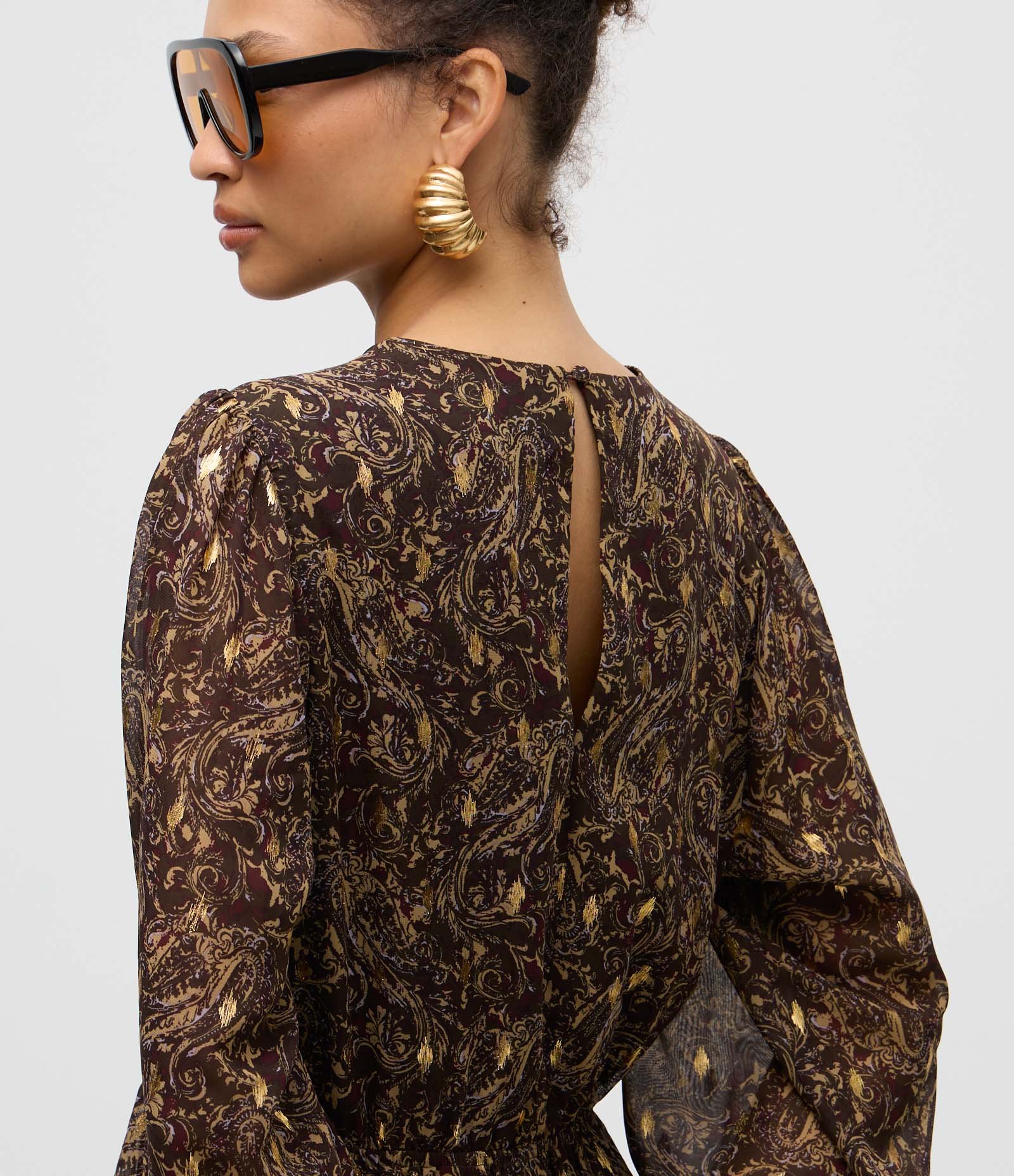 Vestido Curto em Chiffon com Manga Longa Ajustada Marrom 3
