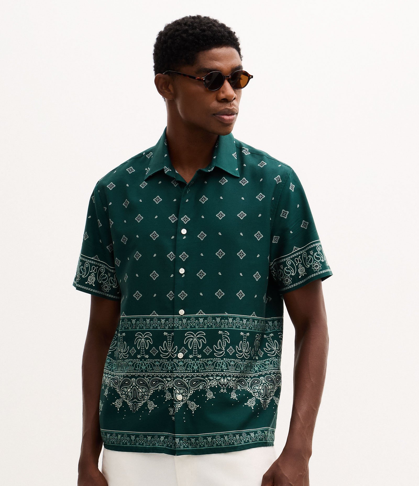 Camisa Comfort em Liocel com Estampa Paisley Verde Escuro 2