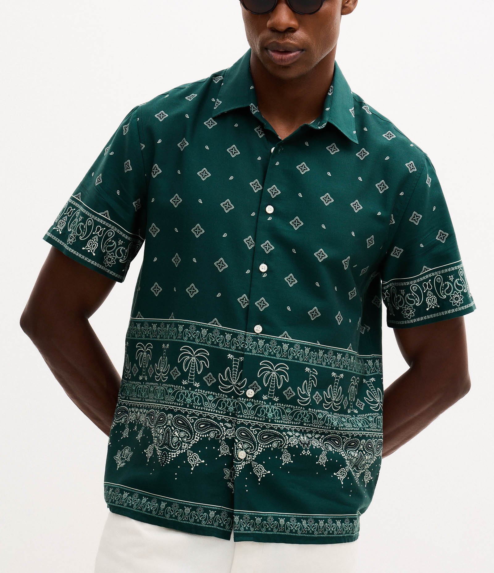 Camisa Comfort em Liocel com Estampa Paisley Verde Escuro 4