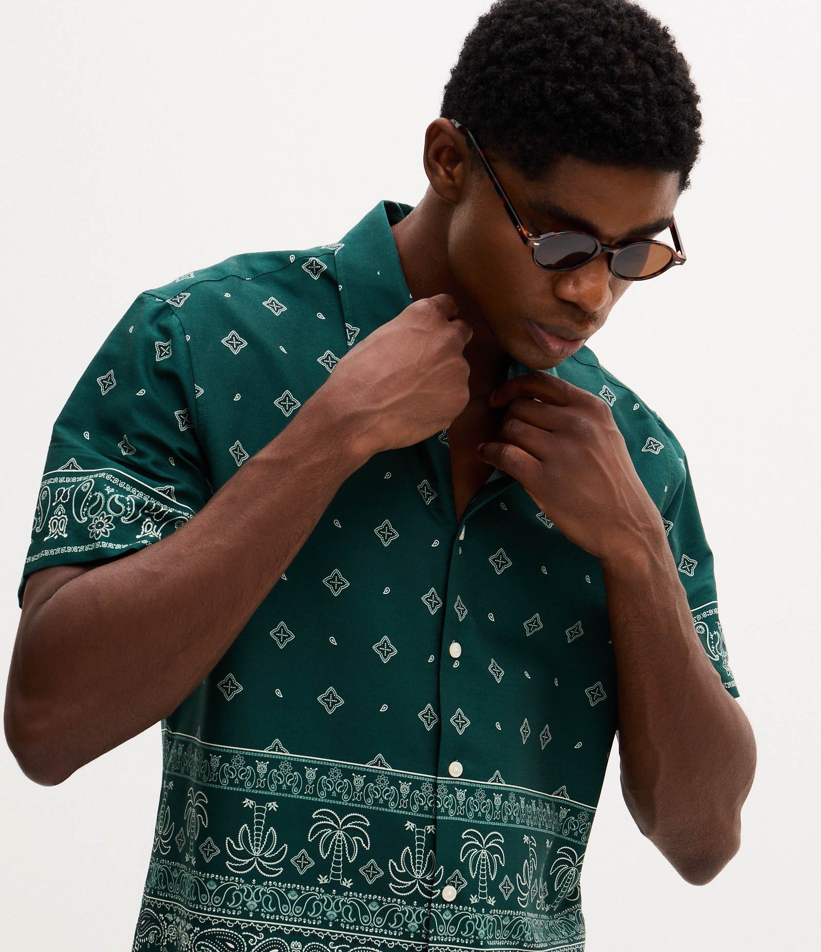 Camisa Comfort em Liocel com Estampa Paisley Verde Escuro 5