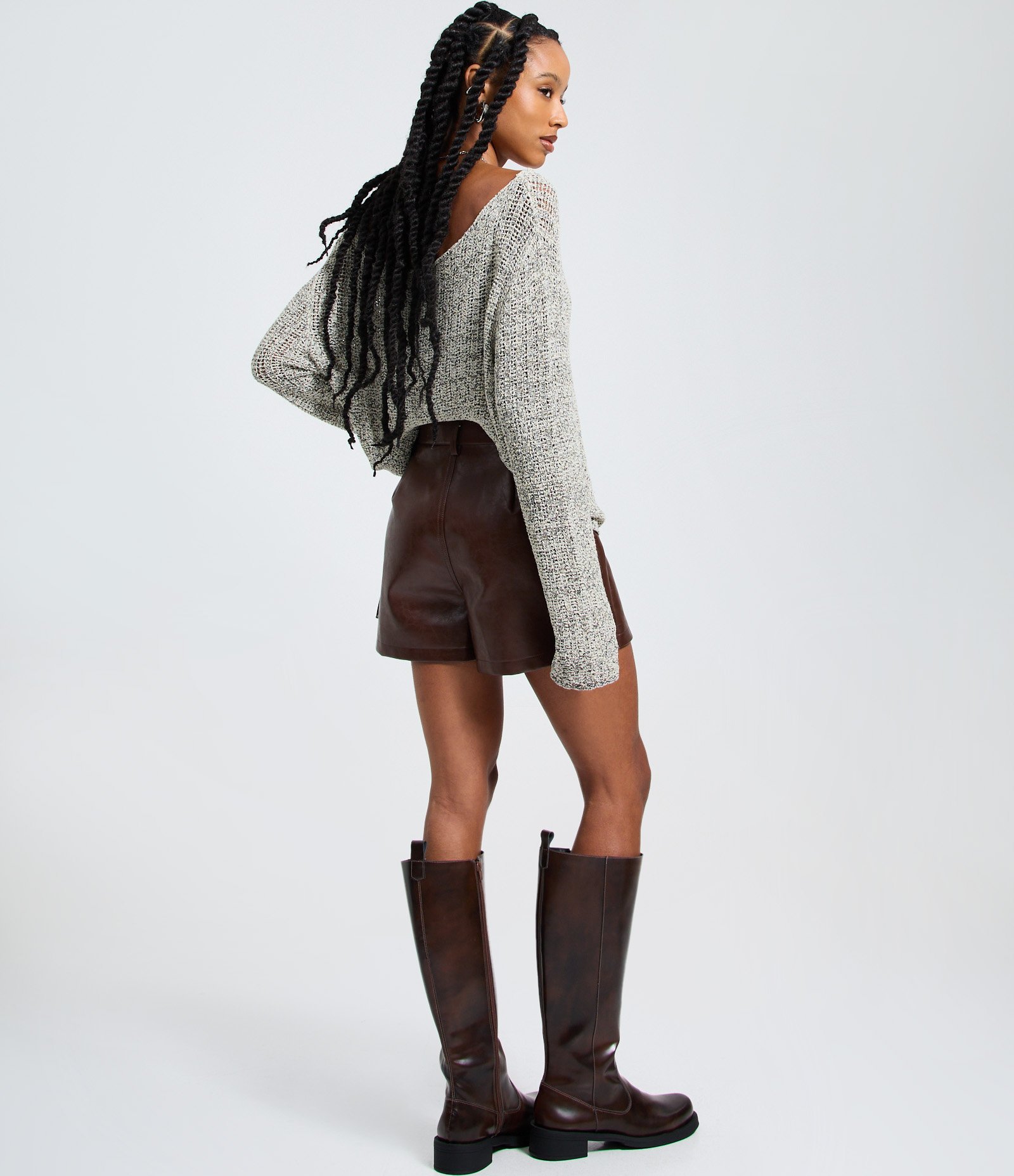 Short Saia em PU com Bolsos Marrom 4