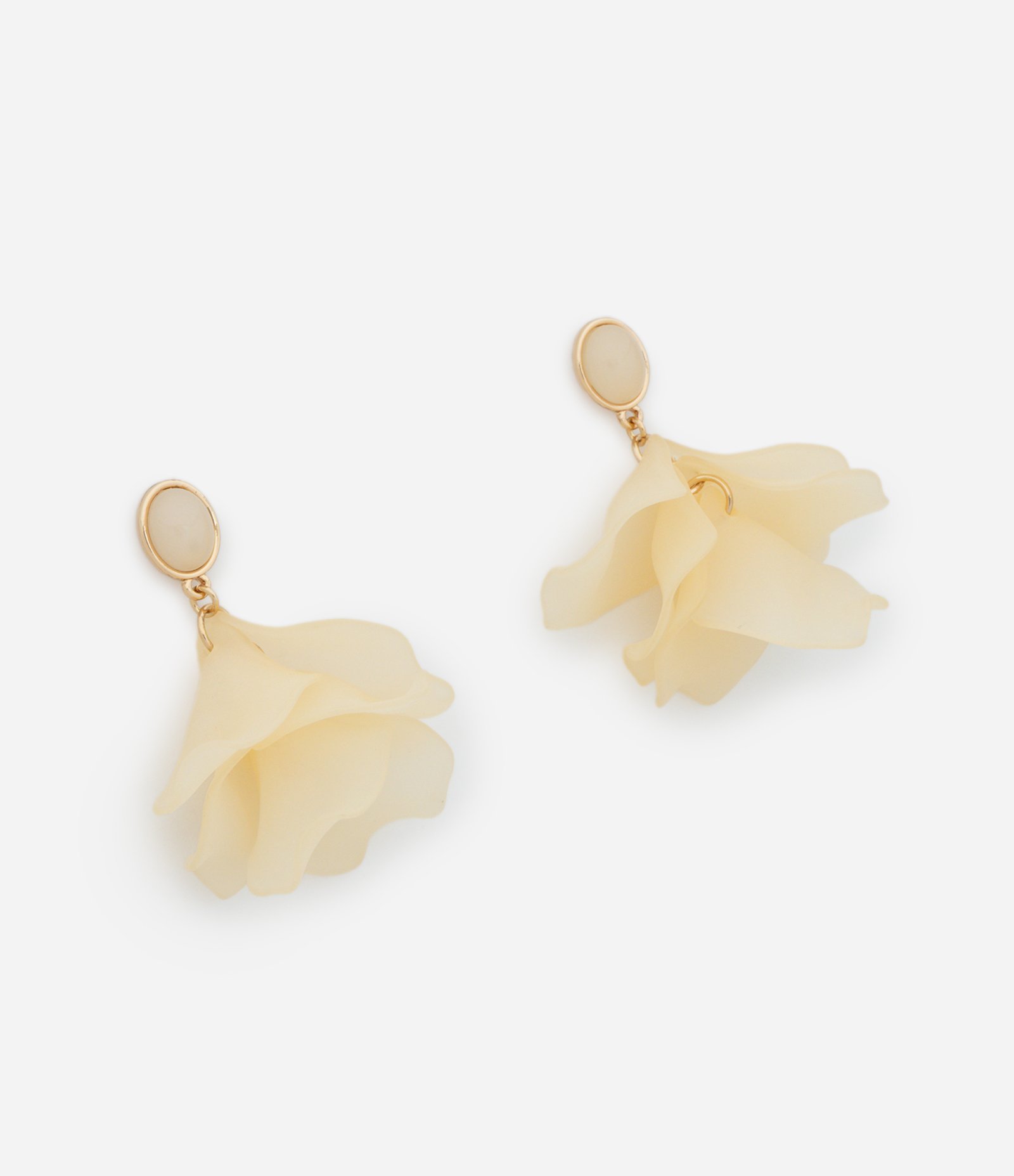 Brinco com Pingente Pétalas de Flor em Resina Dourado 1