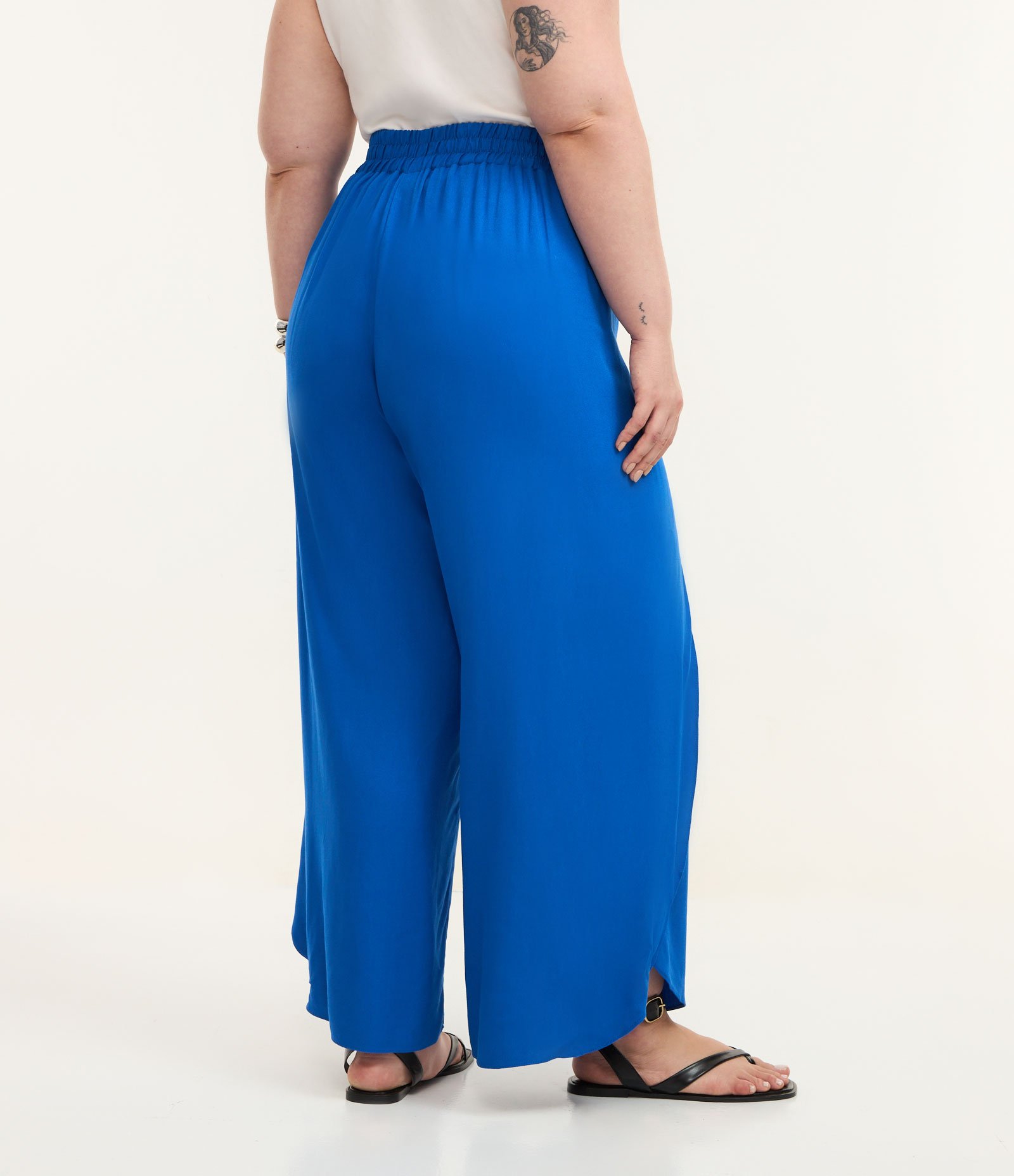 Calça Pantacourt em Viscose com Fenda Frontal Curve & Plus Size Azul 4