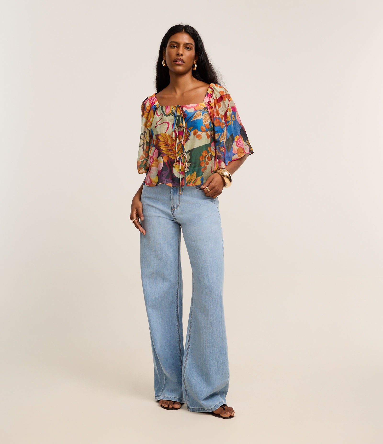 Blusa em Chiffon com Manga Godê e Estampa Floral Multicores 2