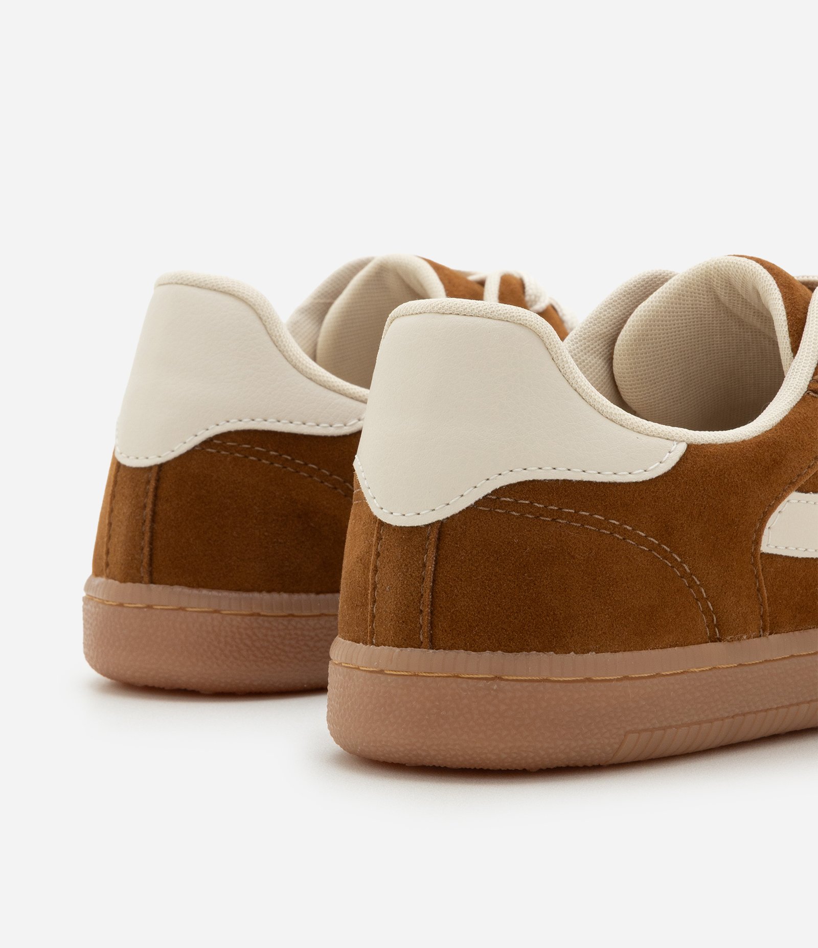 Tênis Chuteira com Efeito Camurça e Recortes Marrom 5