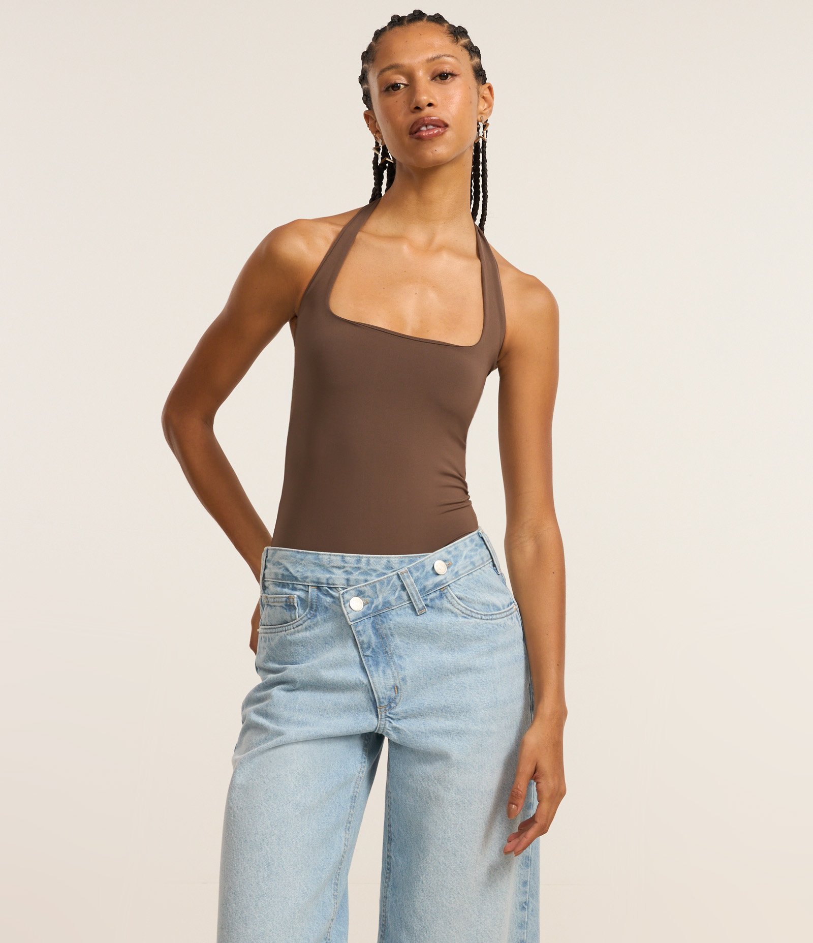 Calça Loose Cintura Baixa em Jeans com Cós Transpassado Claro 2