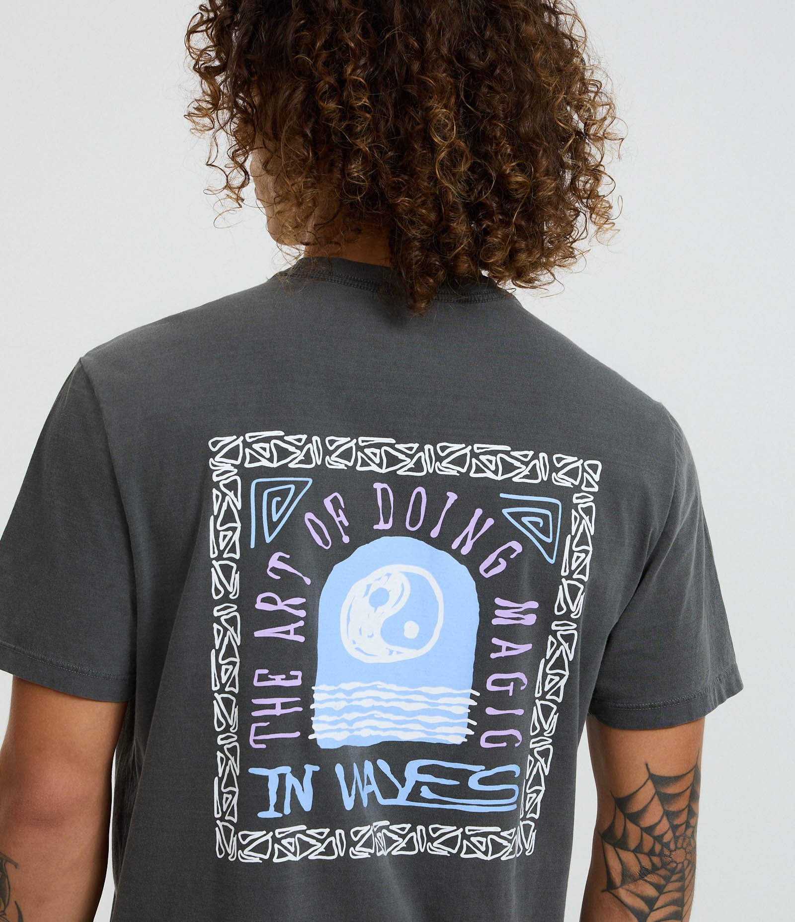 Camiseta Comfort em Algodão com Estampa Abstrata Estonada Preto 3