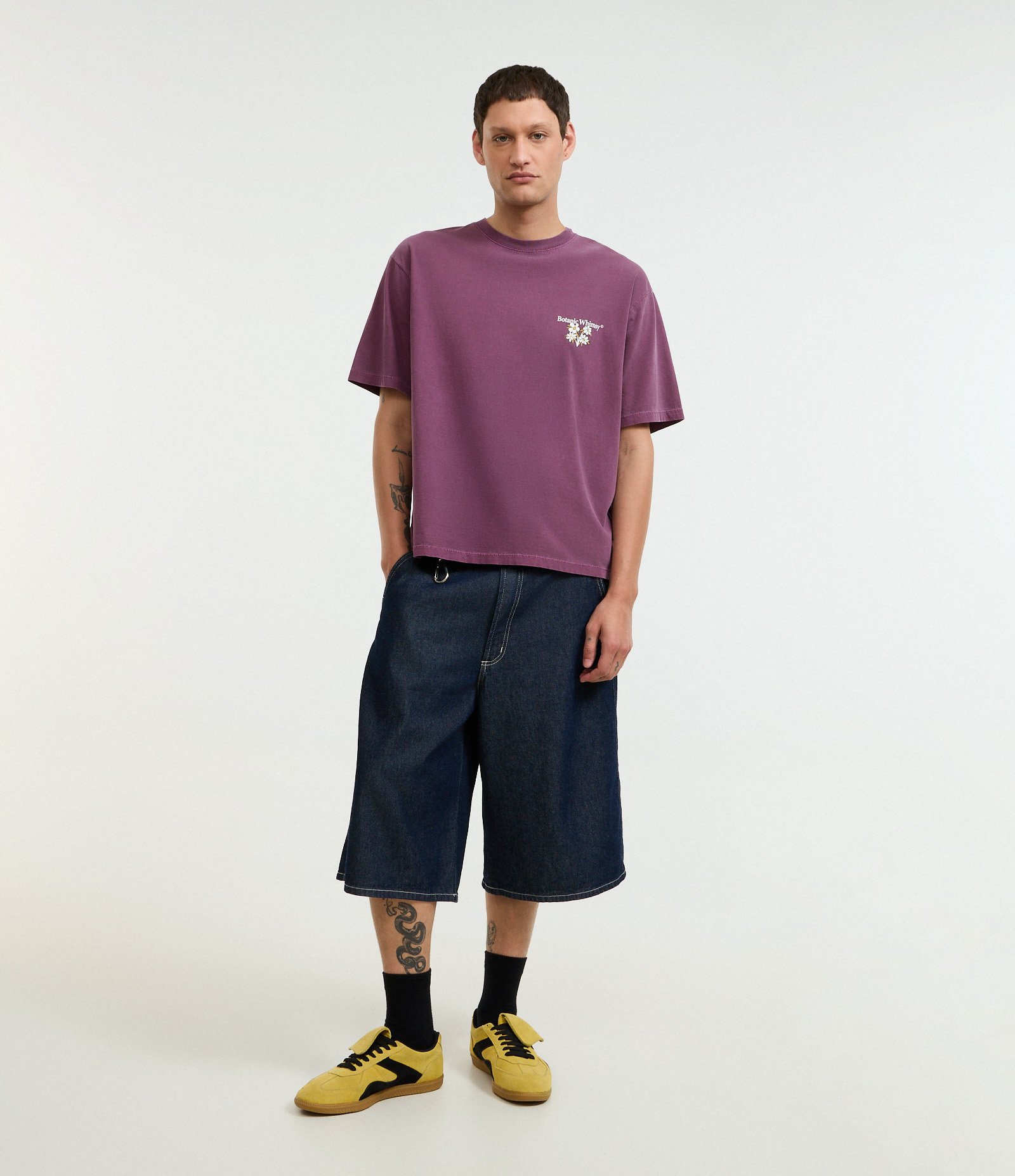Camiseta Boxy em Algodão Estonado com Estampa Frente e Costas de Flores Roxo 2