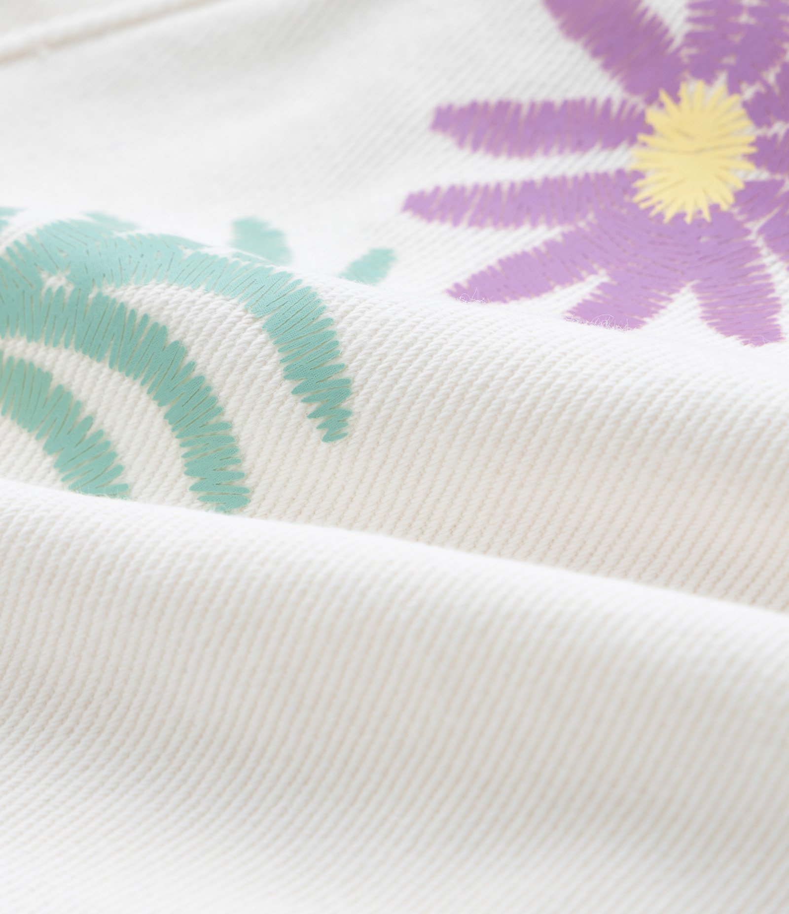 Short Infantil Clochard em Sarja com Estampa Tropical Bordada - Tam 5 a 14 Anos Branco 3