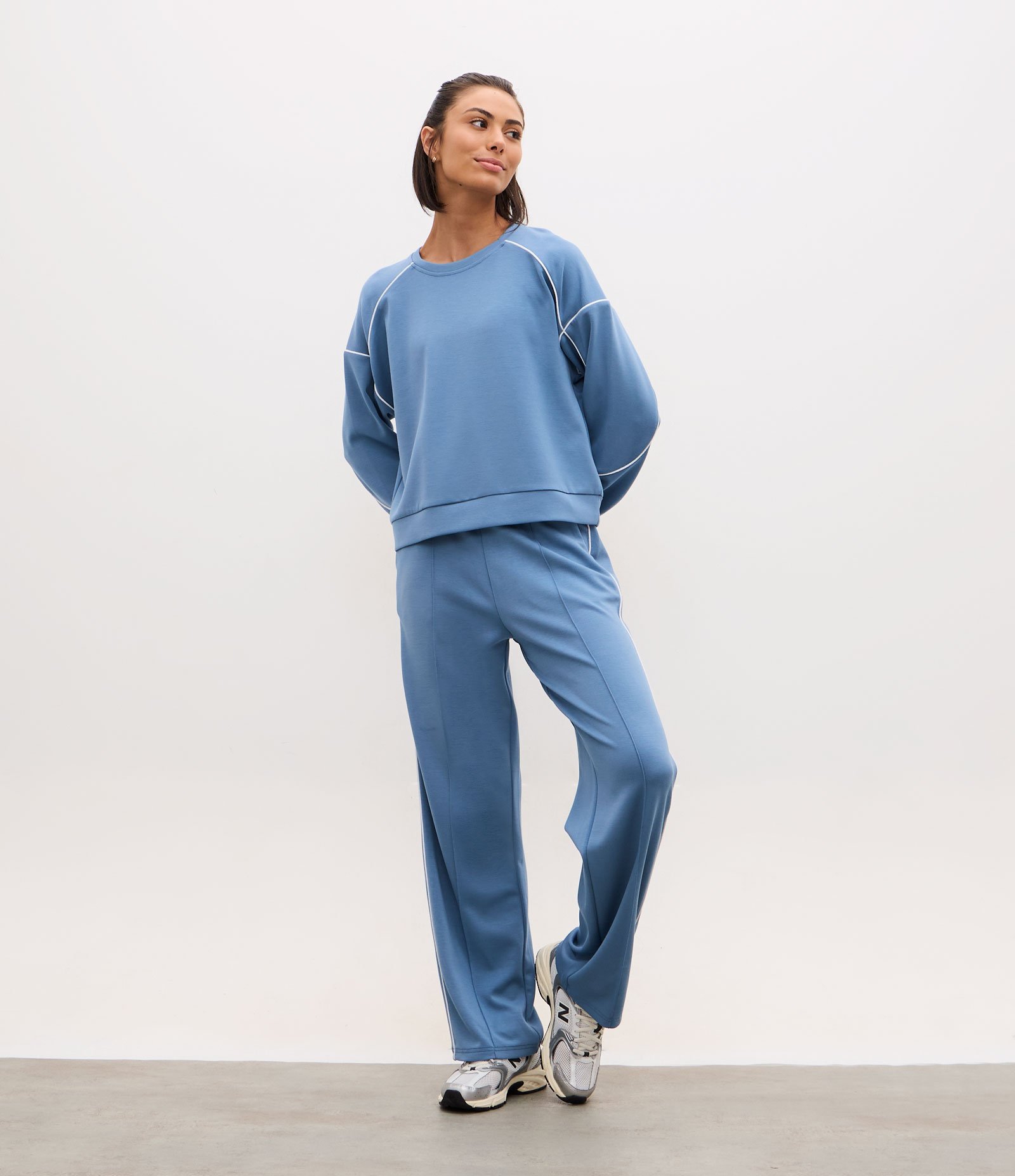 Blusão Esportivo Oversized em Modal com Friso Contrastante Azul 2