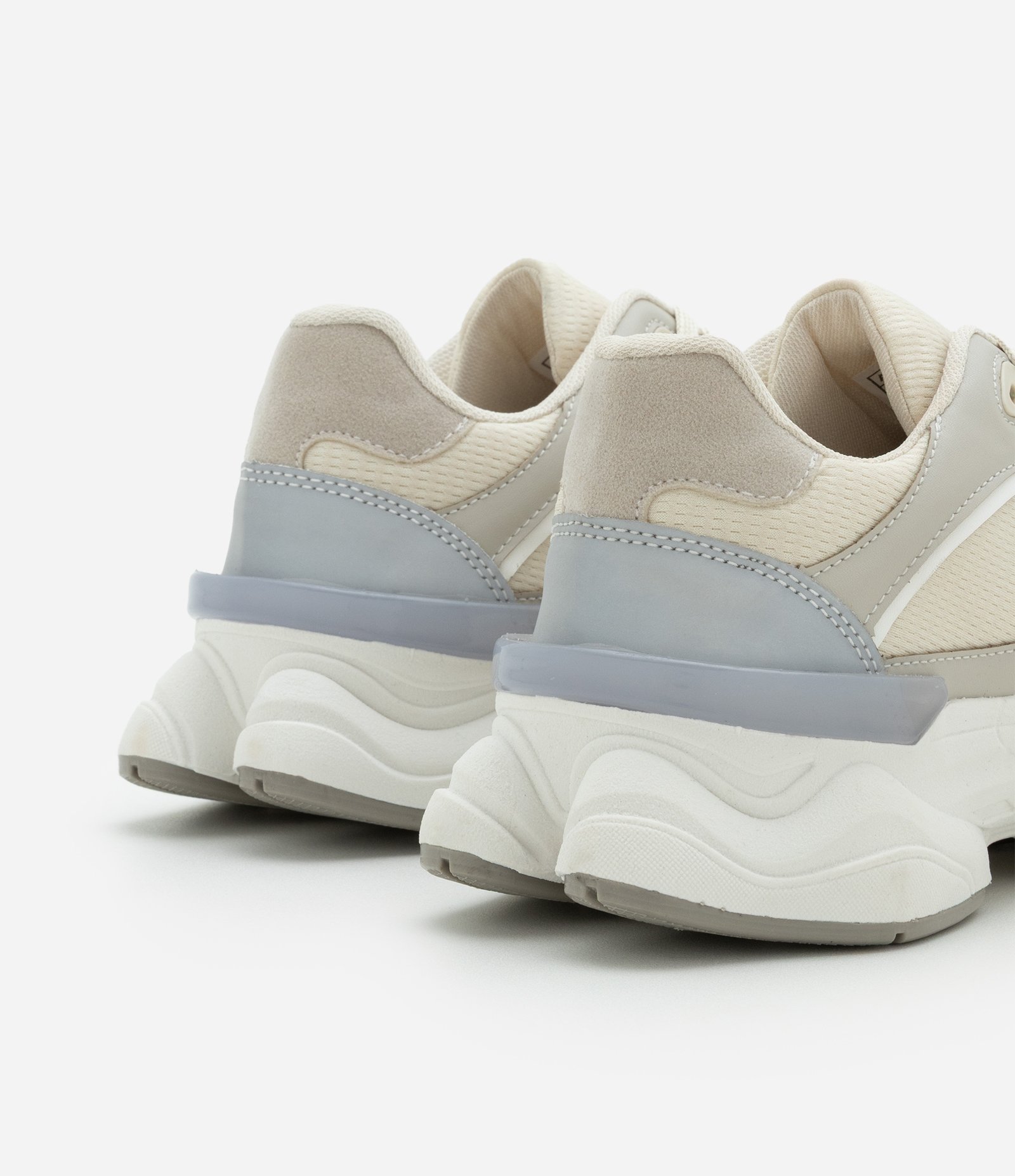 Tênis Jogging Esportivo Com Recortes Bege 5