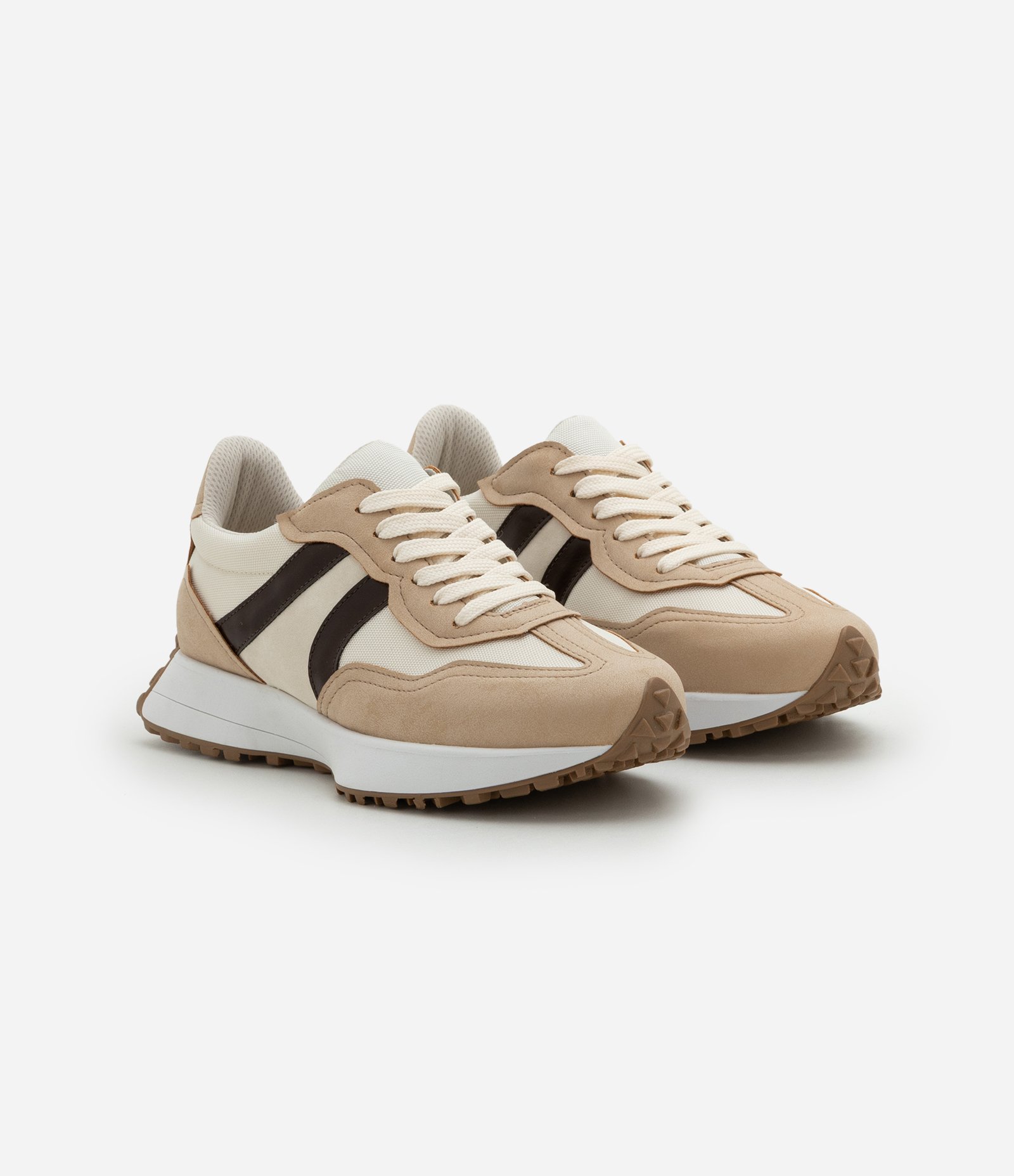 Tênis Jogging em PU com Recortes Contrastantes Marrom 2