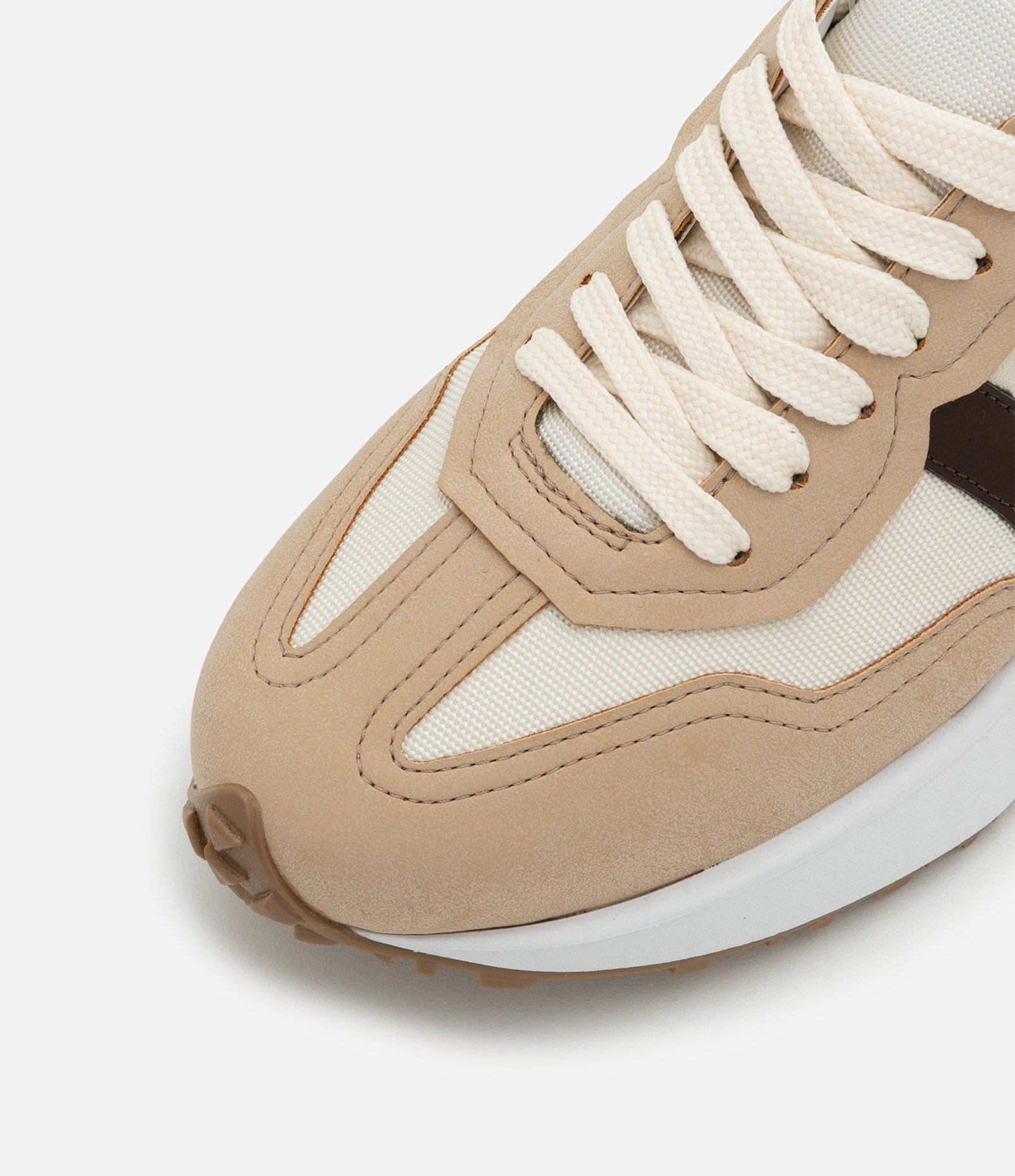 Tênis Jogging em PU com Recortes Contrastantes Marrom 5