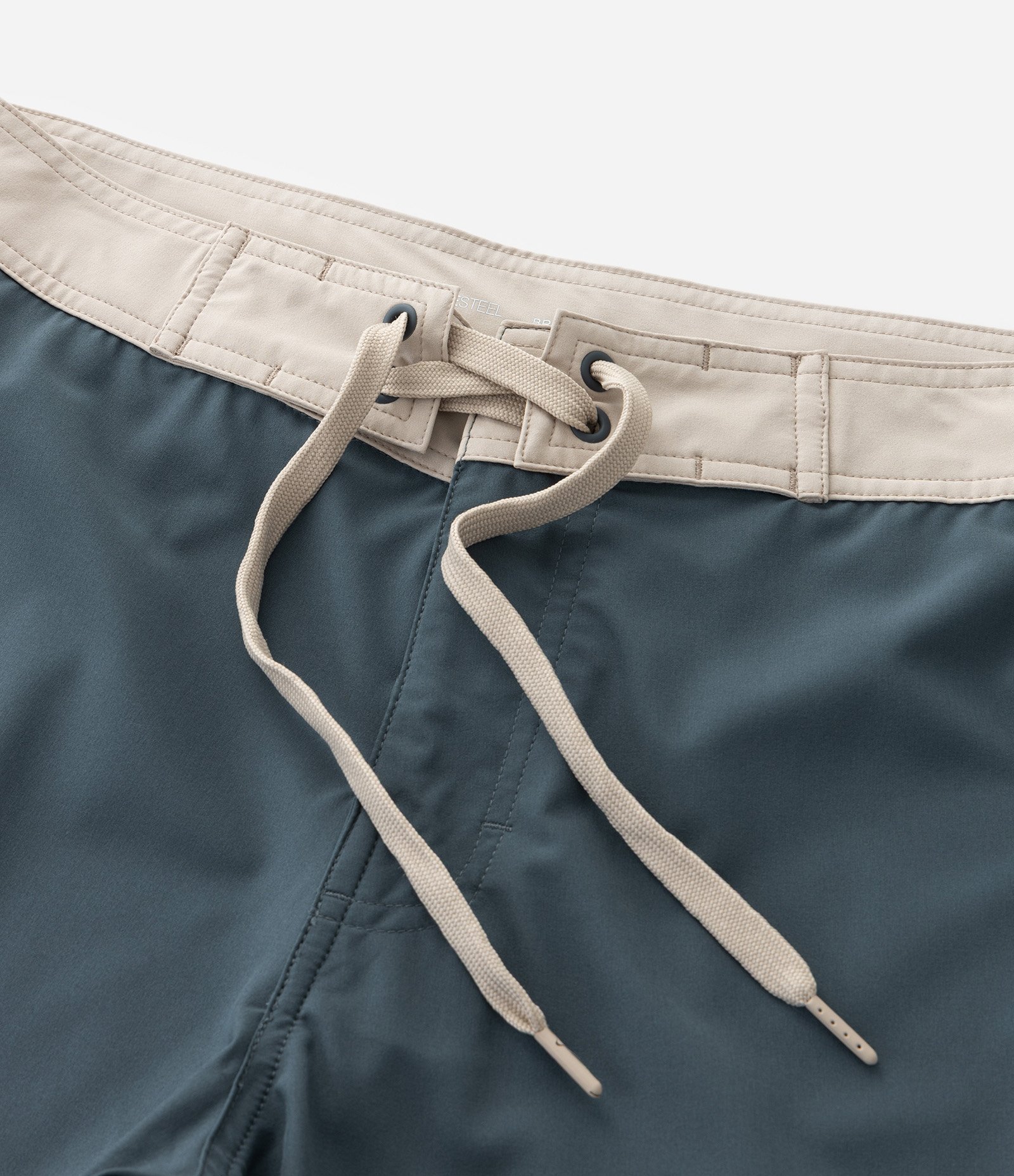 Bermuda de Banho Lisa com Fita nas Laterais e Patch Localizado Azul 9