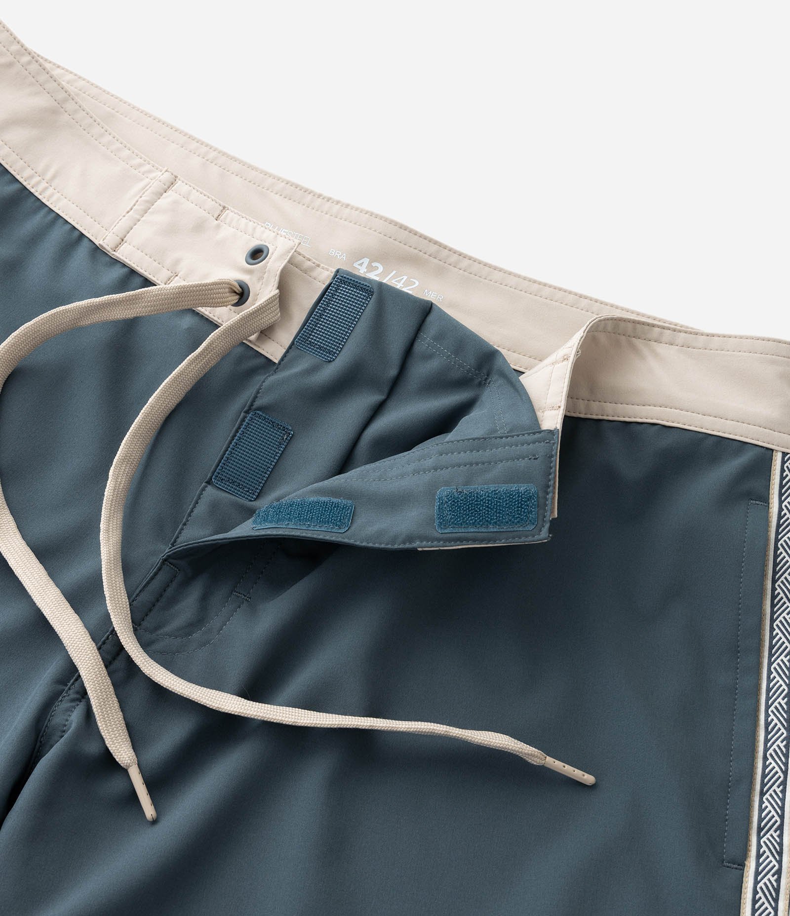 Bermuda de Banho Lisa com Fita nas Laterais e Patch Localizado Azul 12