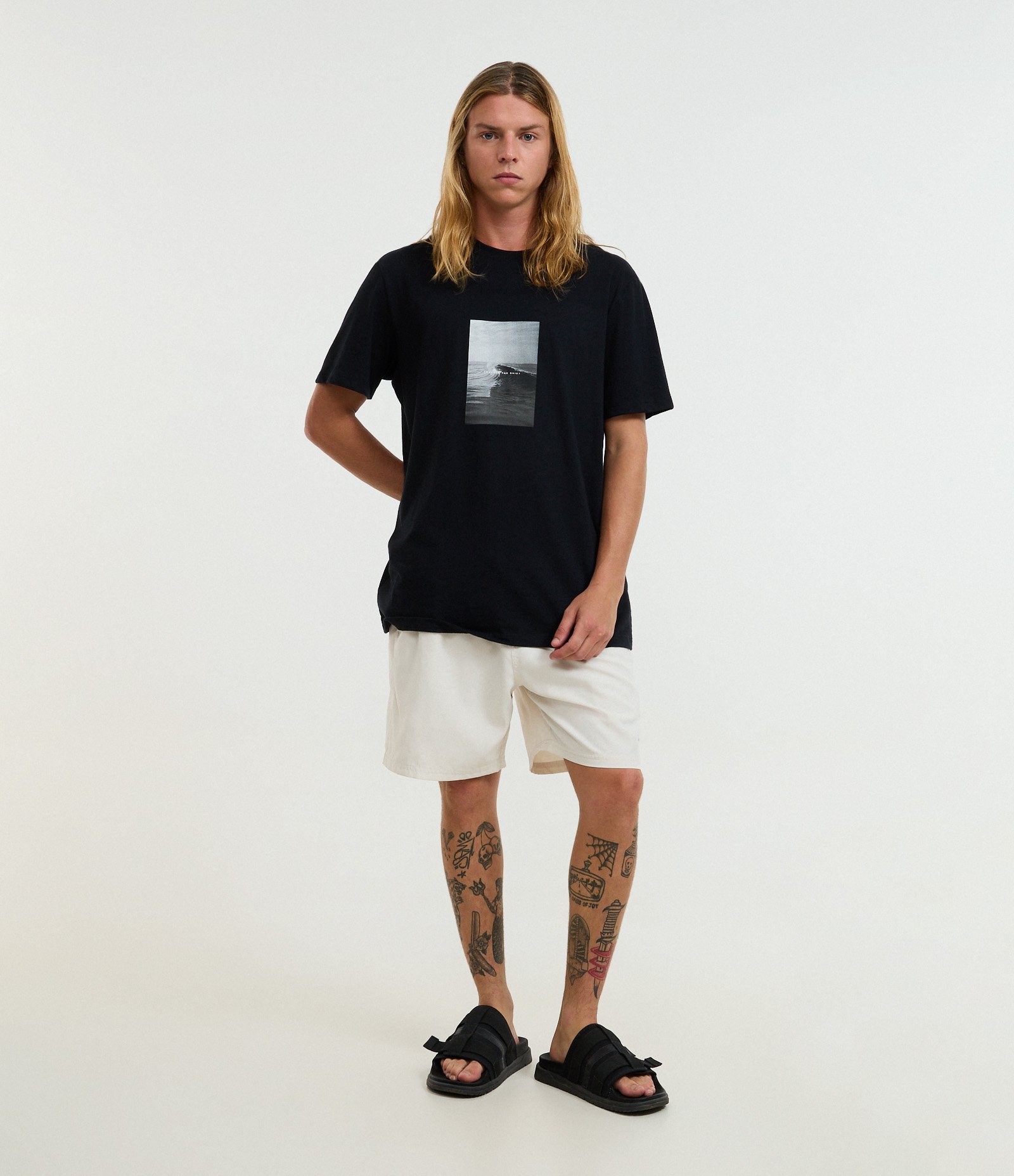 Camiseta Comfort em Meia Malha com Estampa Photoprint Praia Preto 2