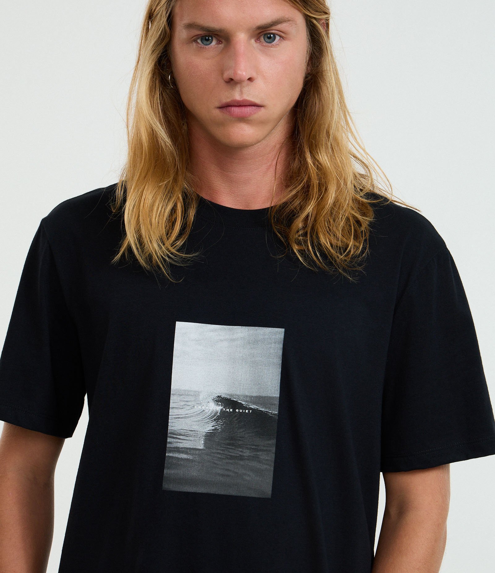 Camiseta Comfort em Meia Malha com Estampa Photoprint Praia Preto 3