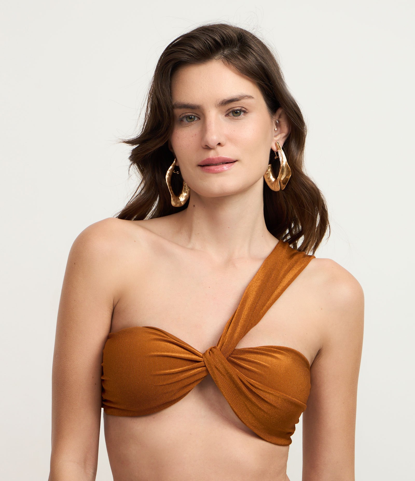 Biquíni Top com Alça Única e Detalhe Canelado em Microfibra Marrom 1