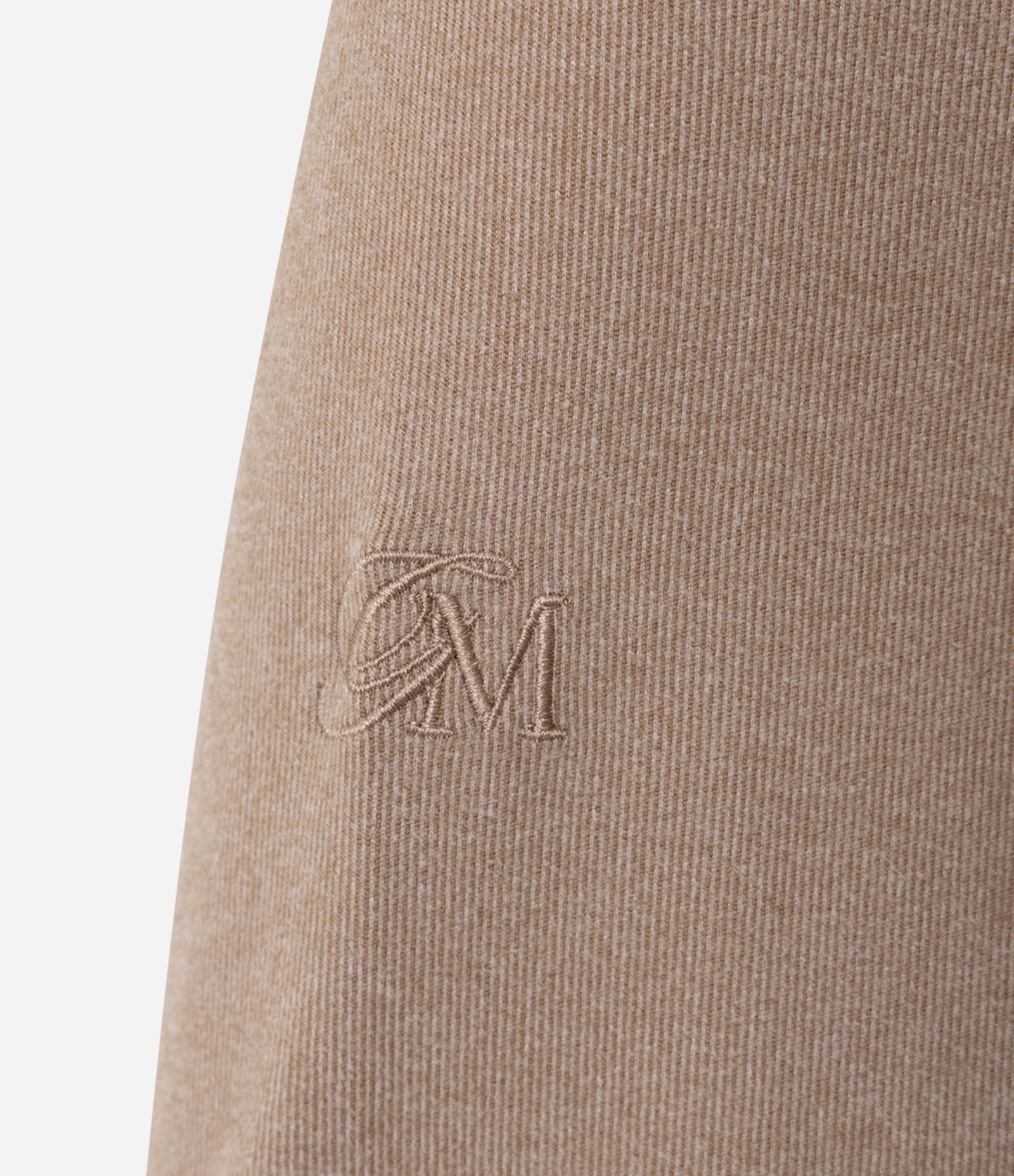 Blusão Esportivo com Manga Raglan e Bordado Discreto Bege 2