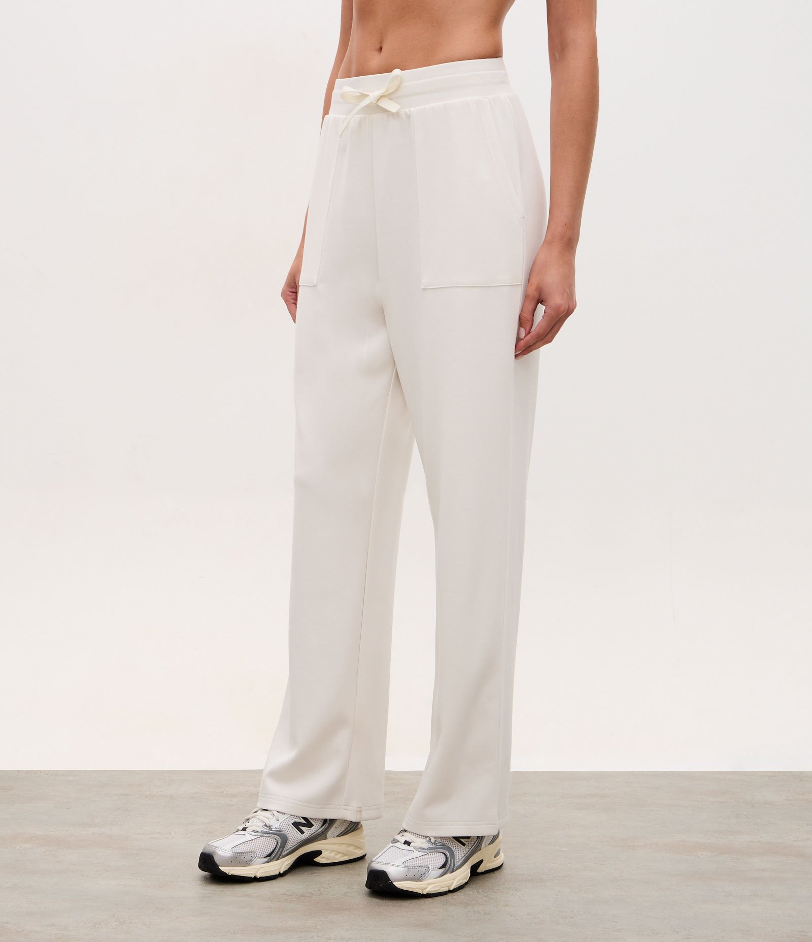 Calça Reta Esportiva em Modal com Bolsos Off White 2