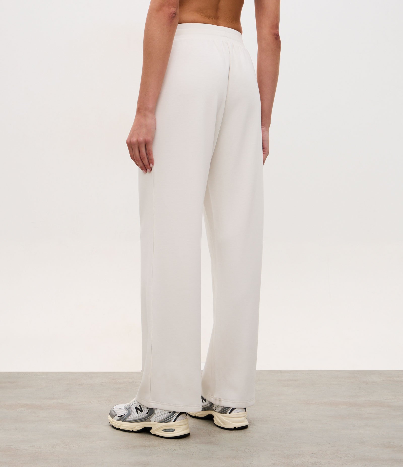 Calça Reta Esportiva em Modal com Bolsos Off White 4