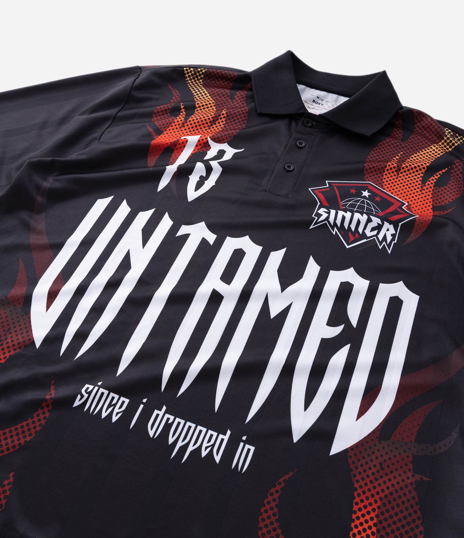 Camiseta Boxy Manga Longa Estampa Chamas e Lettering Sinner Preto 9