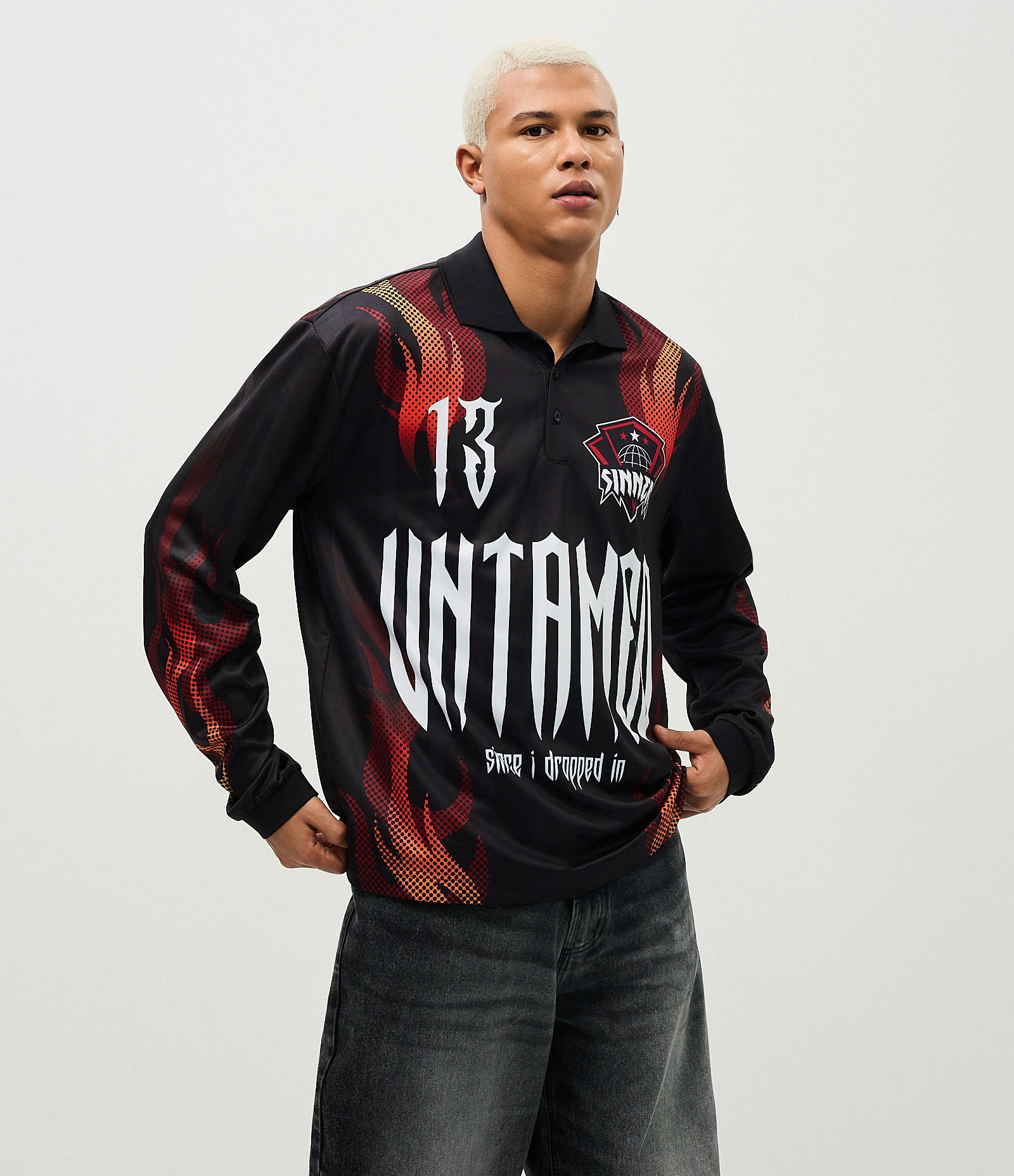 Camiseta Boxy Manga Longa Estampa Chamas e Lettering Sinner Preto 3