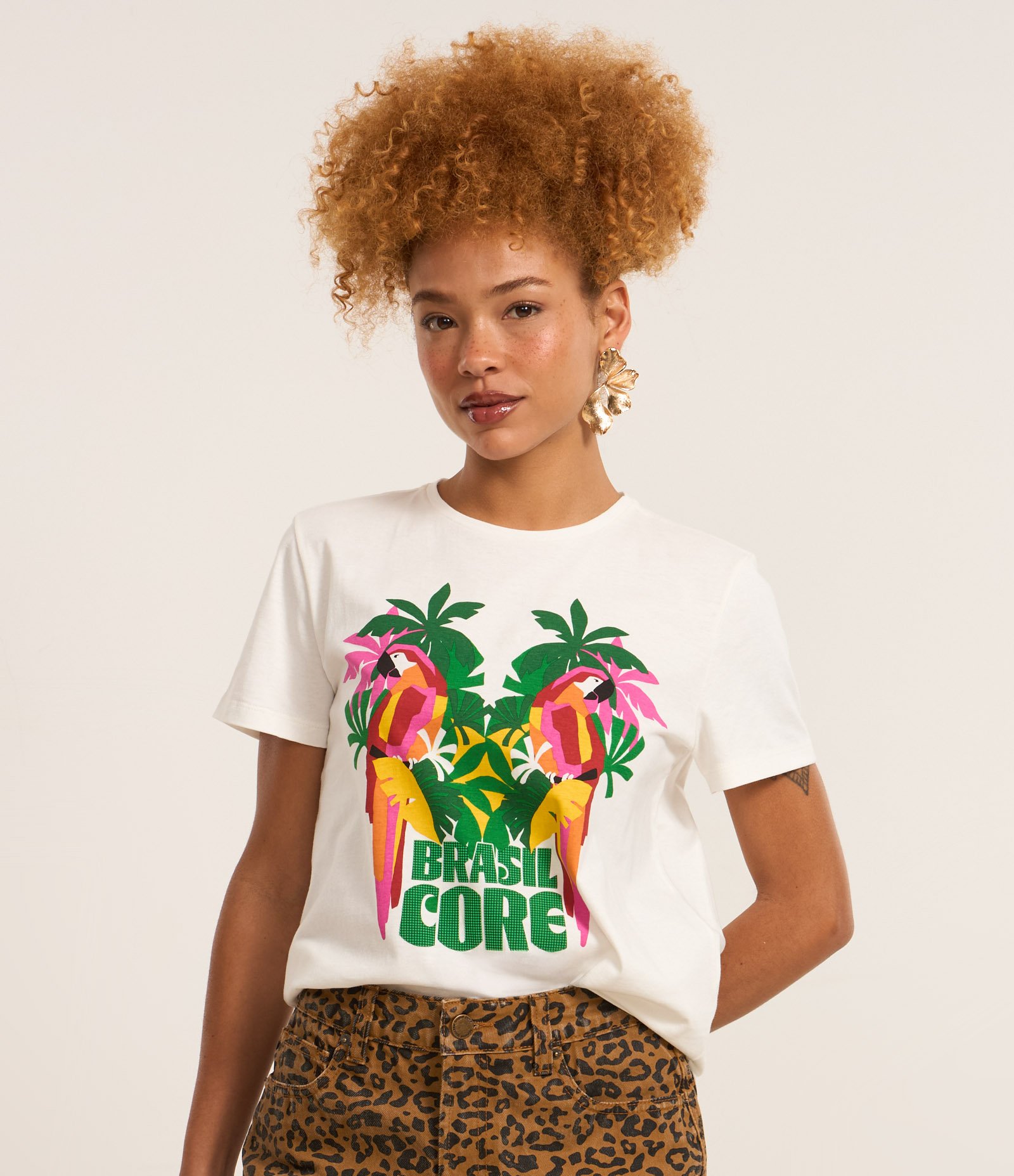 Camiseta T-shirt em Algodão com Silk em Paetês e Estampa Tropical Branco 1