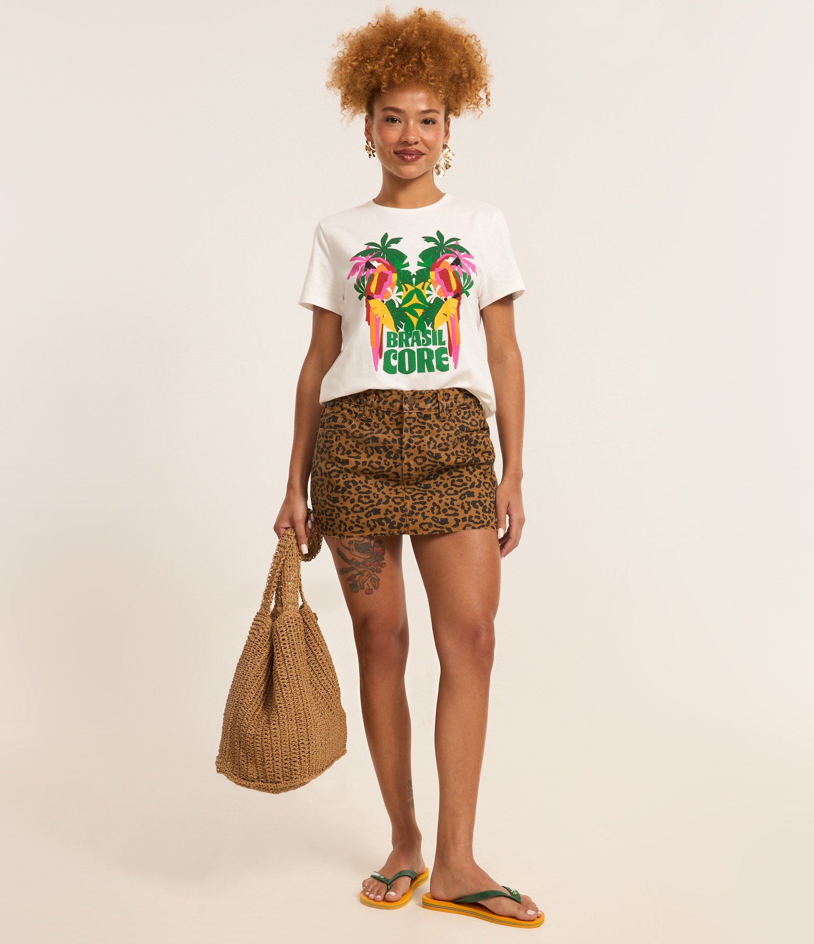 Camiseta T-shirt em Algodão com Silk em Paetês e Estampa Tropical Branco 2