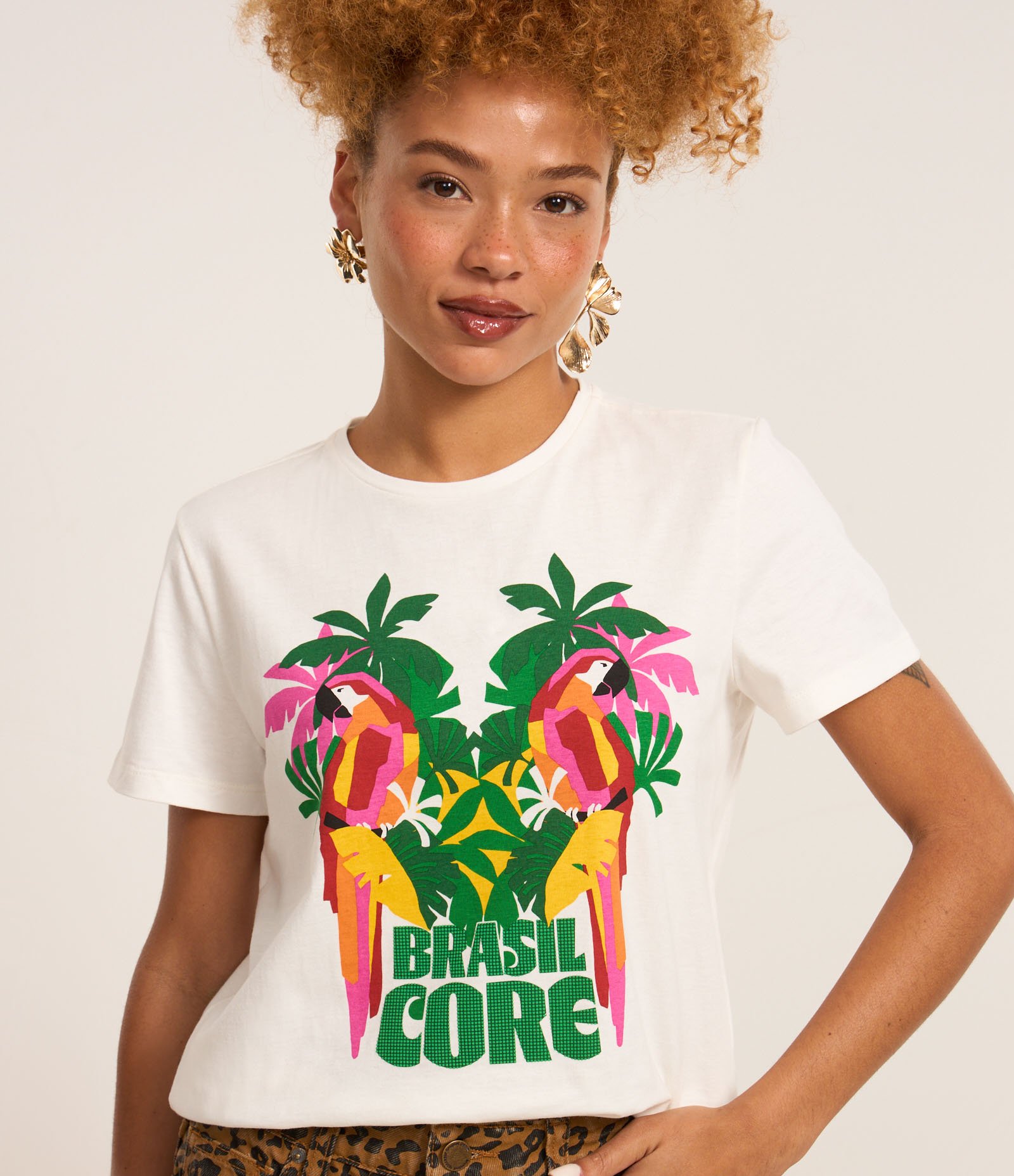Camiseta T-shirt em Algodão com Silk em Paetês e Estampa Tropical Branco 3