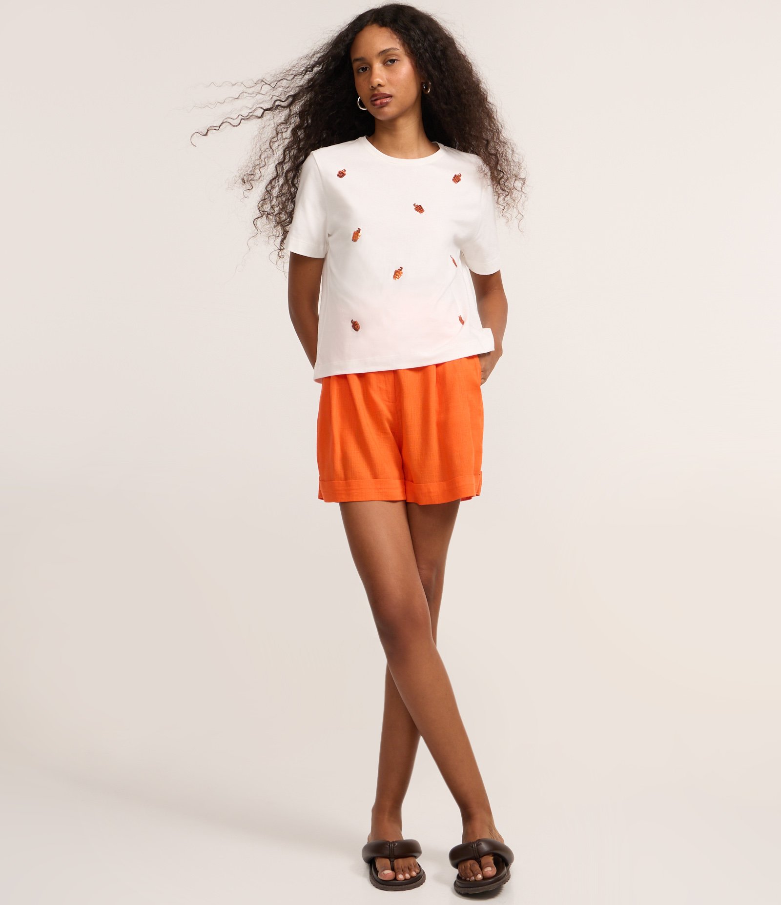 Camiseta em Algodão com Paetê Bordada de Caju Branco 2