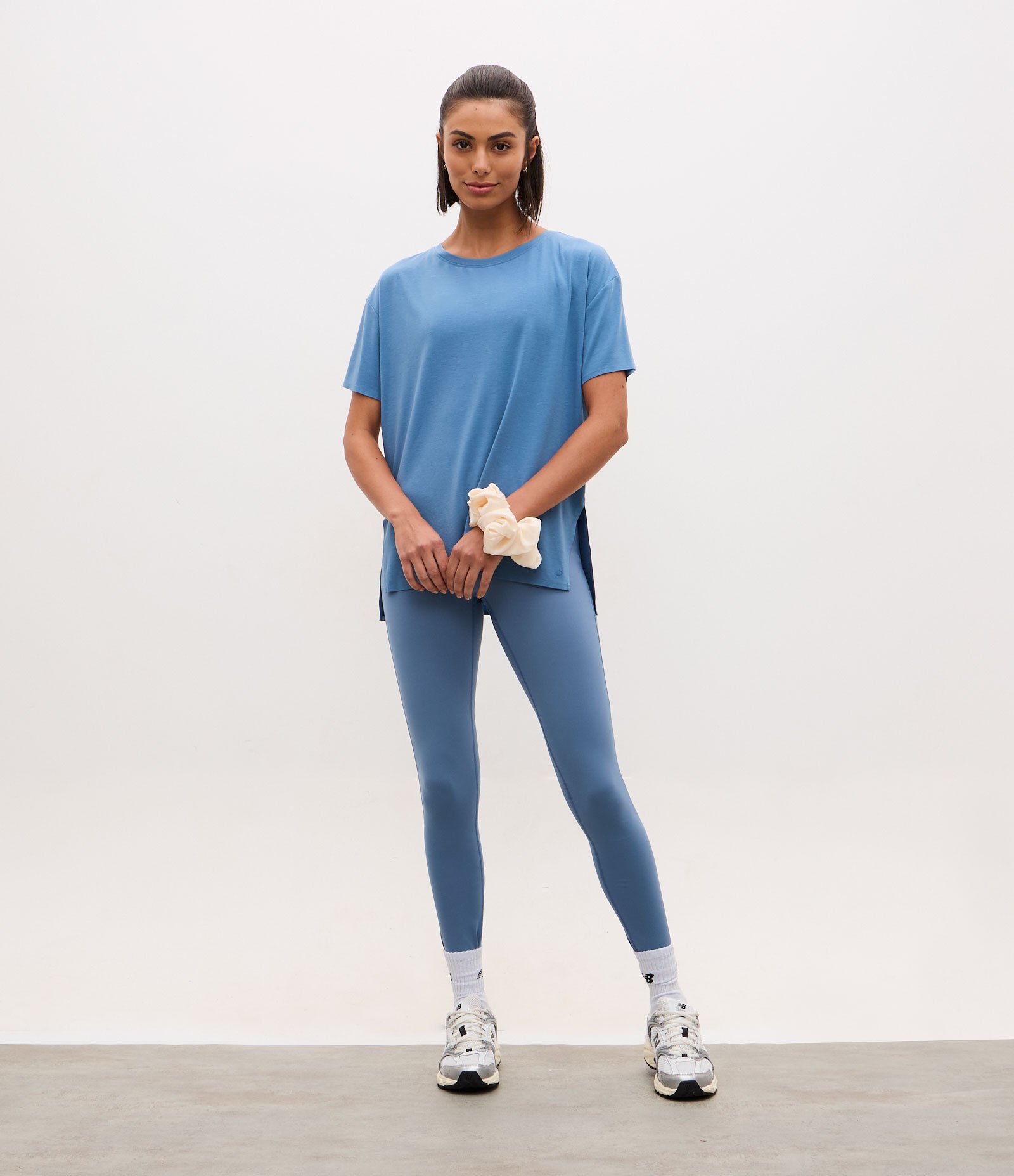 Camiseta Regular em Microfibra Ampla com Fendas Laterais Azul 2