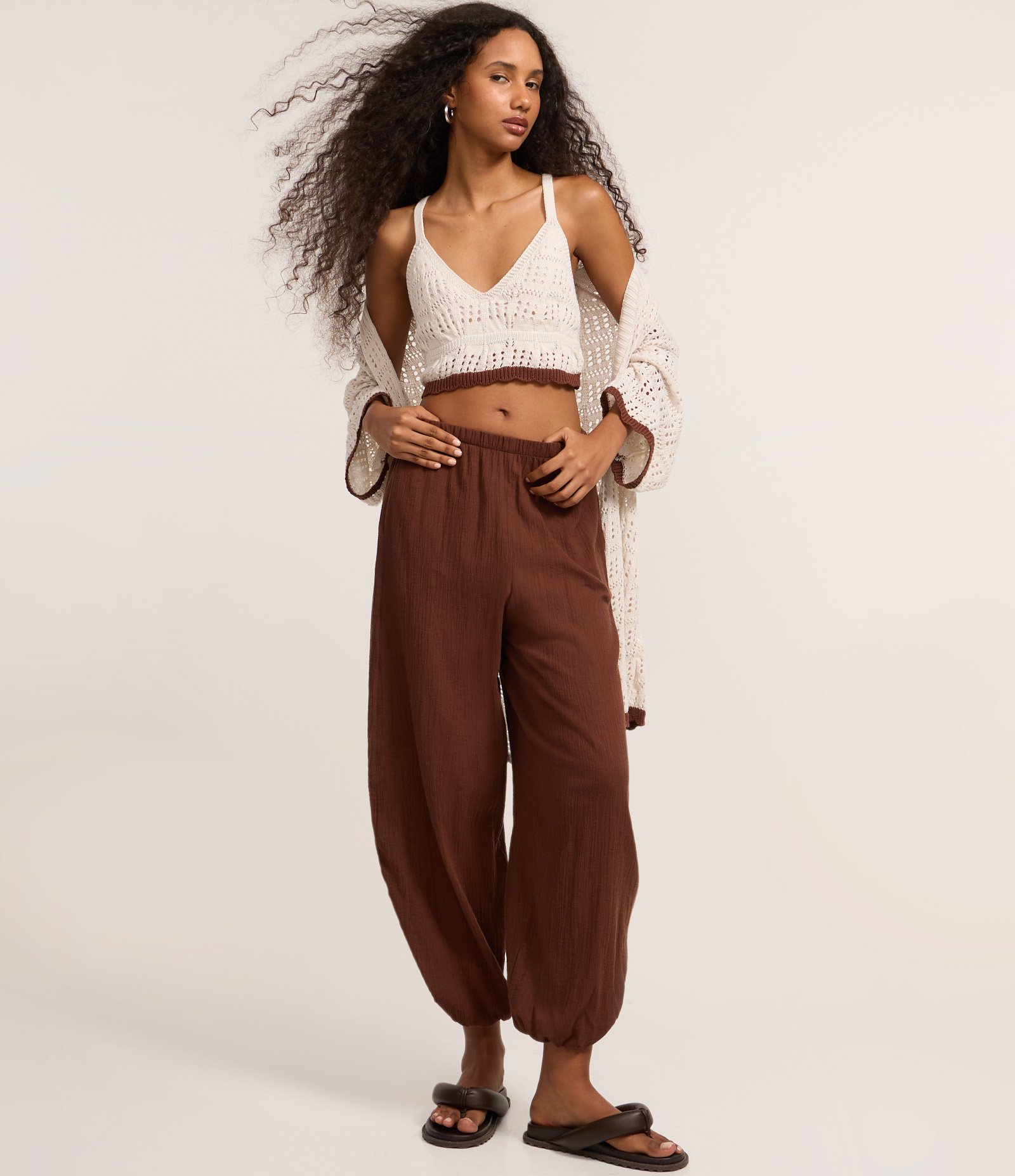 Blusa Cropped em Tricô com Decote em V Branco 2