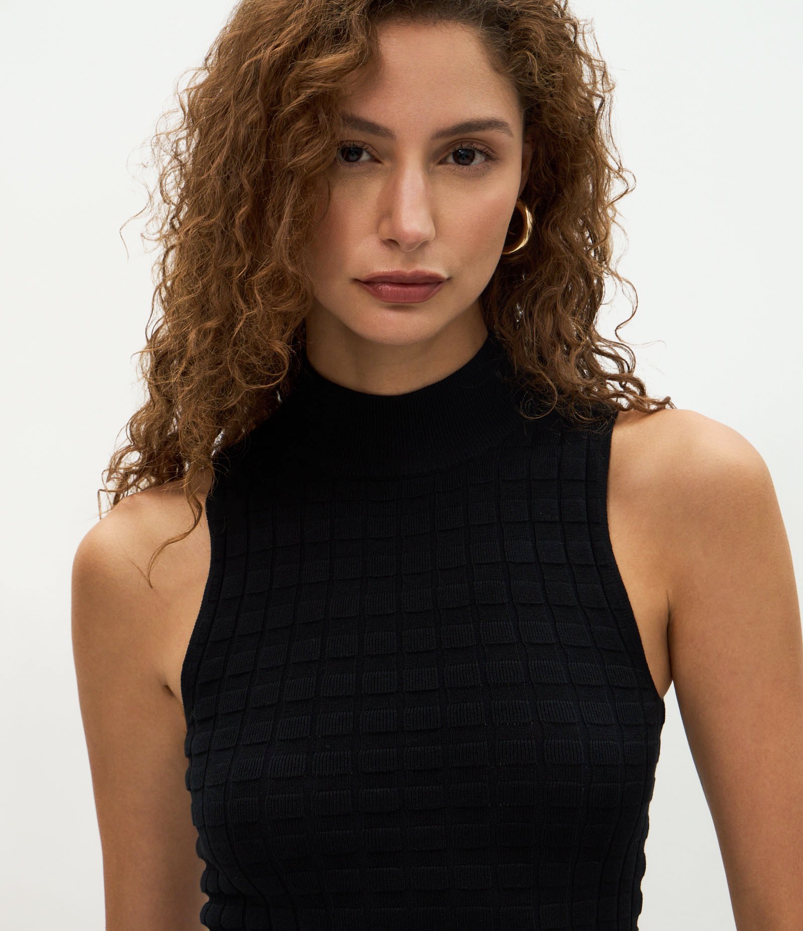 Blusa em Tricô Texturizado com Gola Alta Preto 3