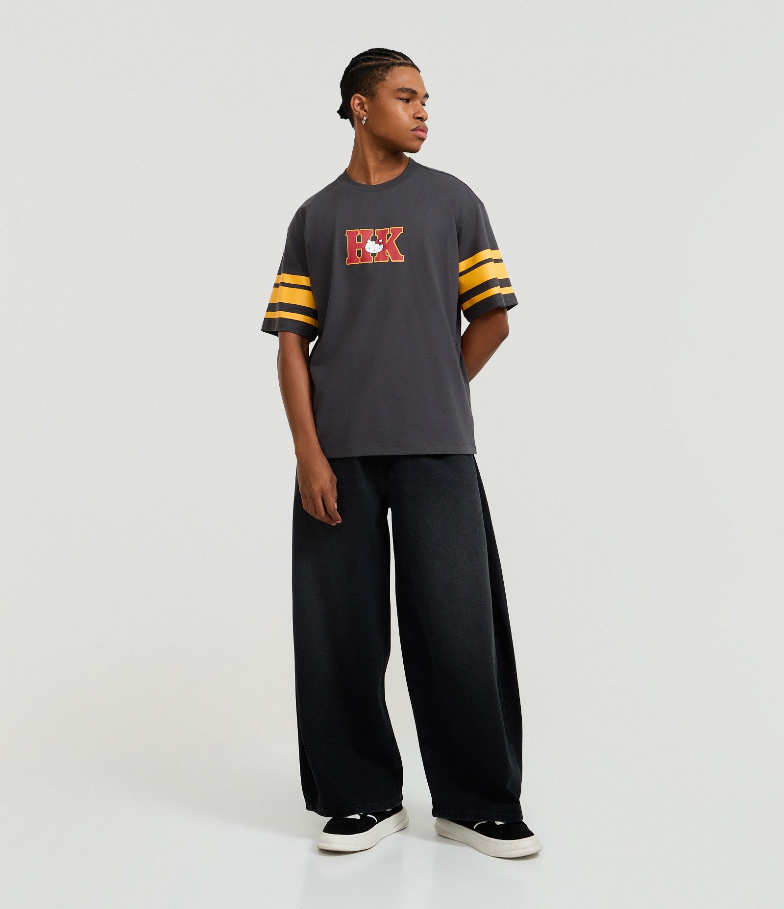 Camiseta Boxy em Algodão com Estampa Hello Kitty Basquete Cinza 3