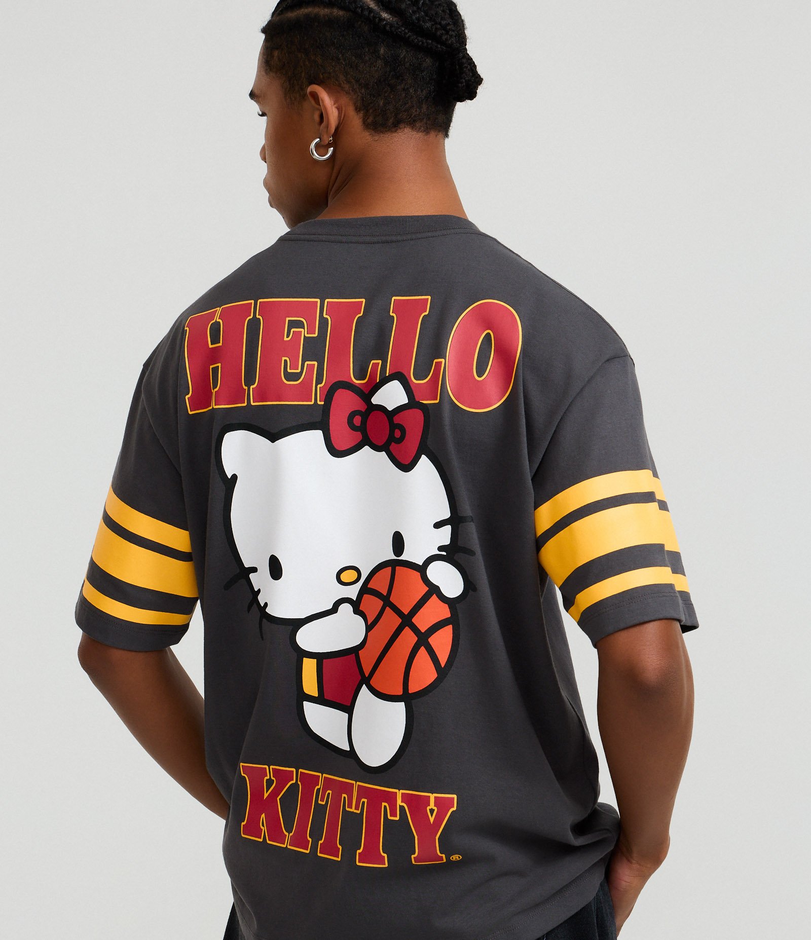 Camiseta Boxy em Algodão com Estampa Hello Kitty Basquete Cinza 1