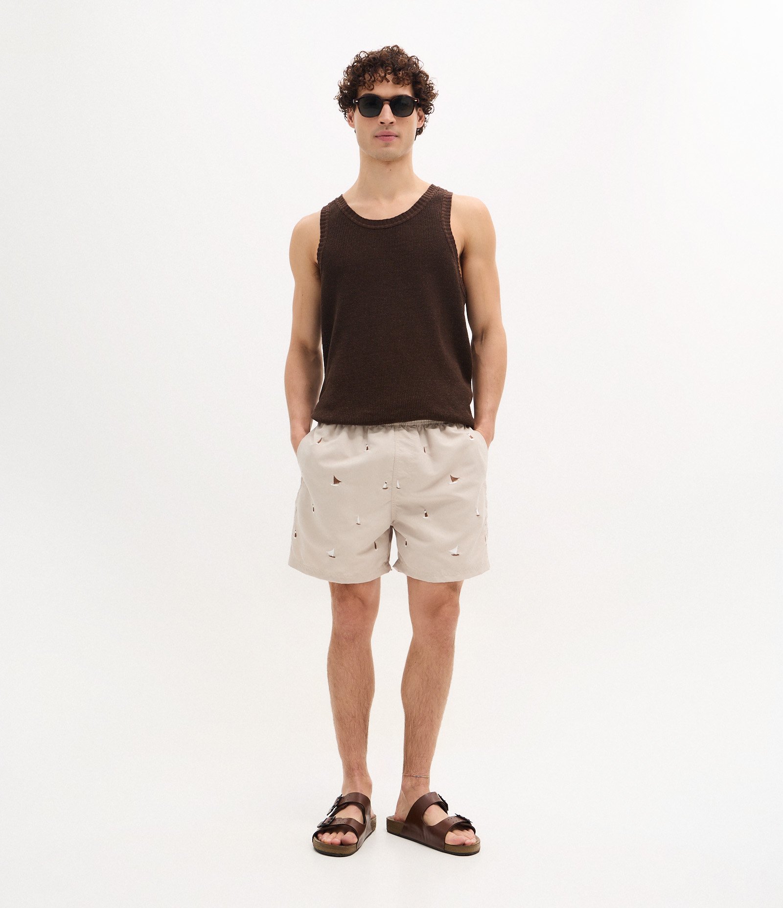 Bermuda em Microfibra com Estampa Bordada de Barquinhos Bege 1