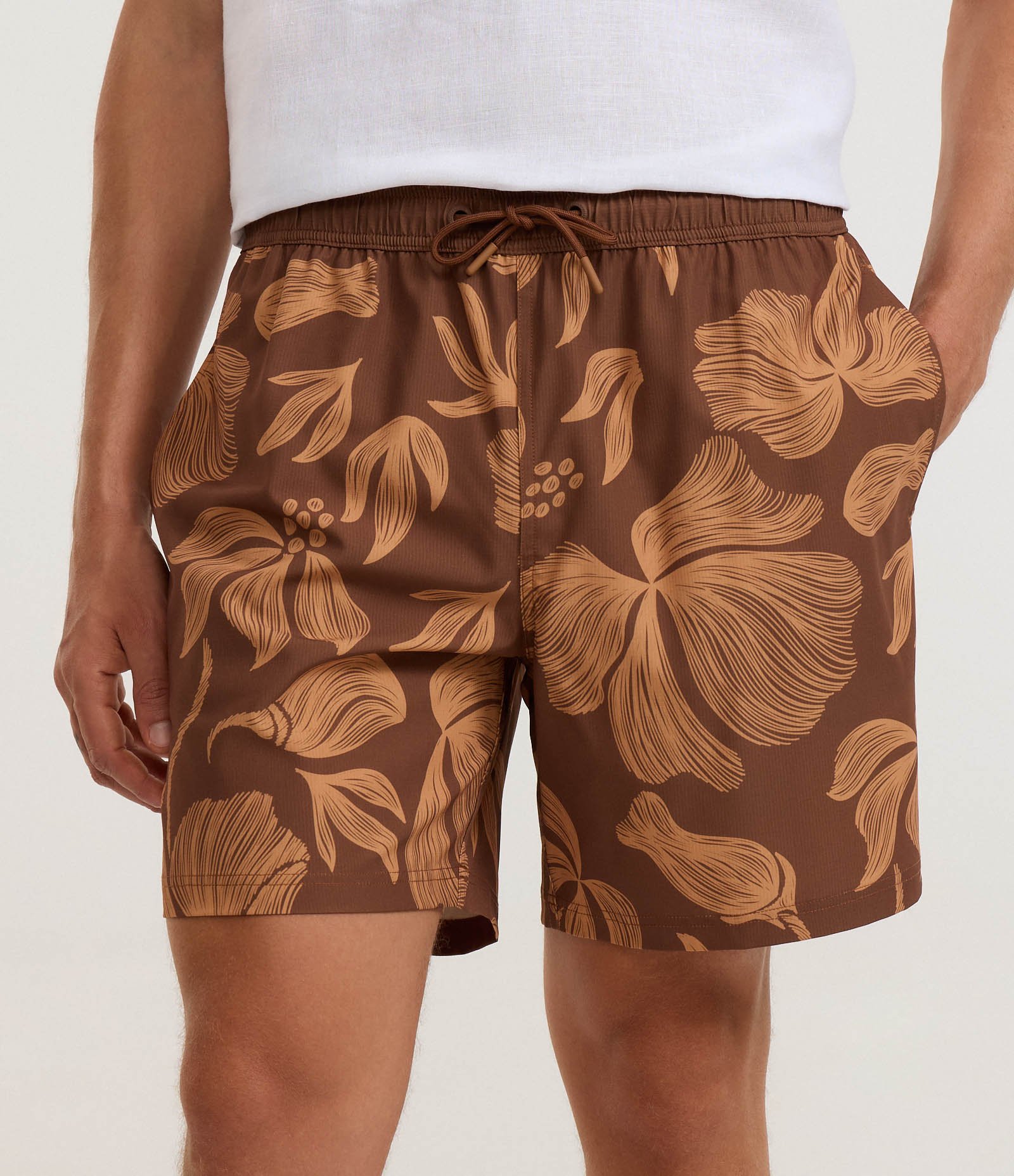 Bermuda em Microfibra com Estampa Floral Marrom 2