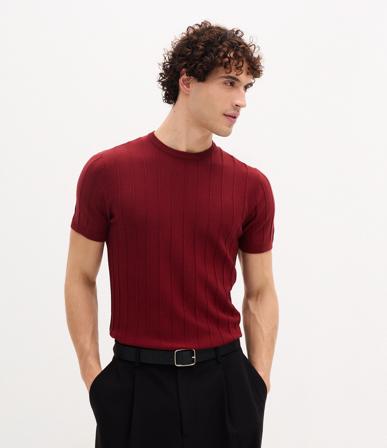 Camiseta Slim em Tricô com Relevos Verticais Vinho 1