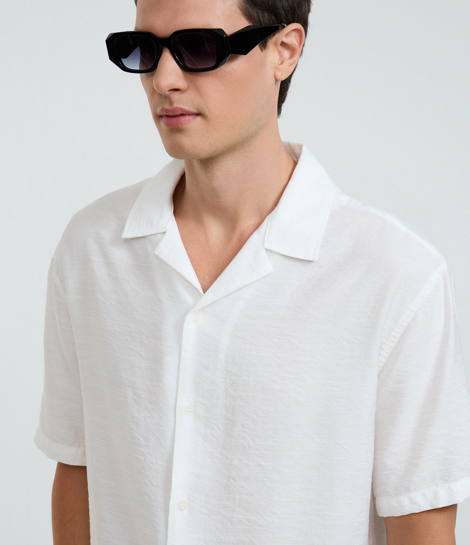 Camisa Boxy em Viscose Texturizado e Gola Bowling Branco 4
