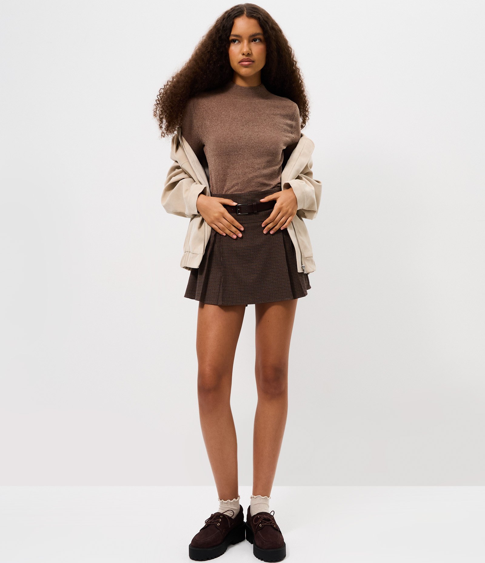 Blusa em Chenille com Gola Altinha Bege 2