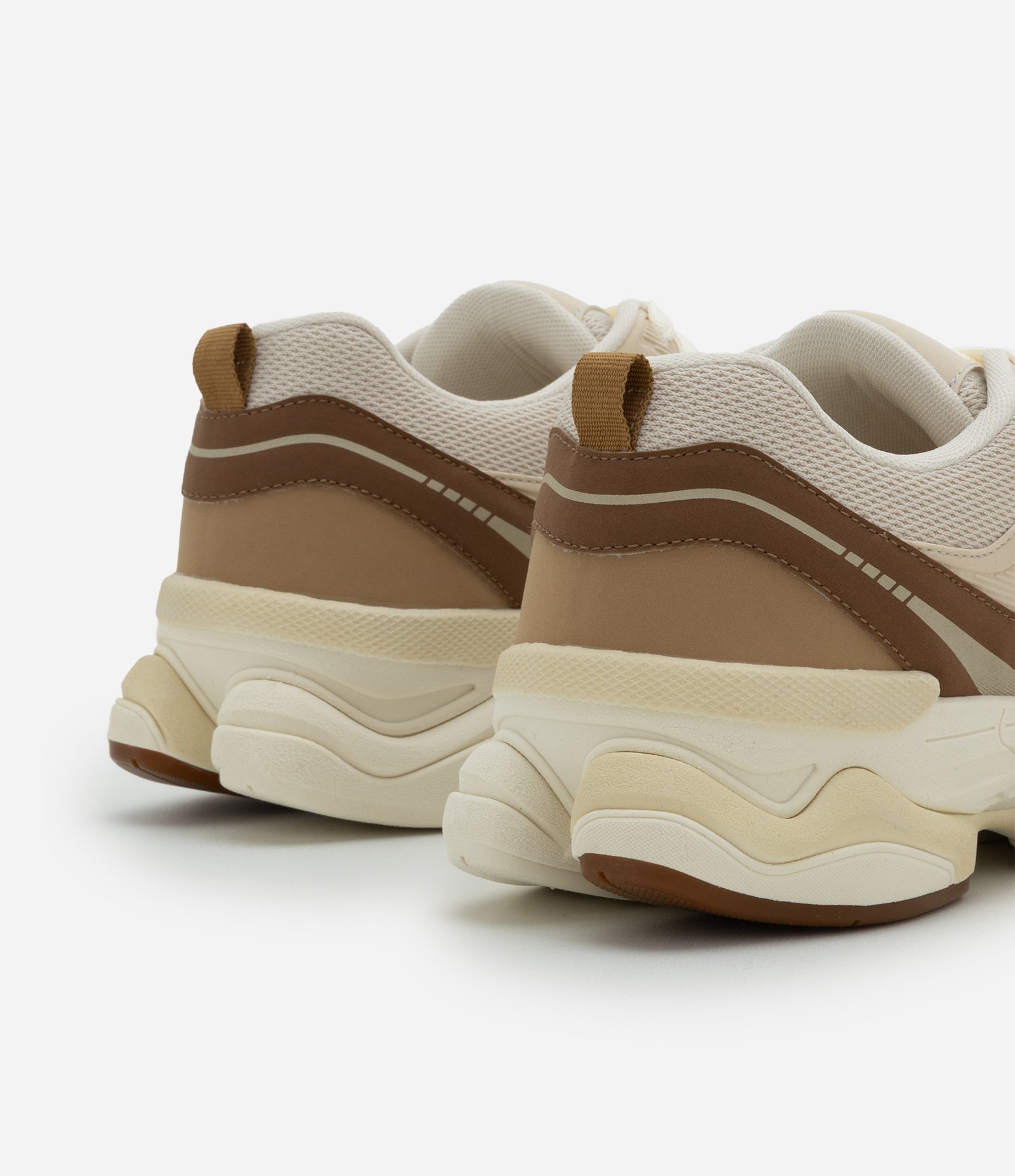 Tênis Dad Sneaker em PU com Recortes e Solado Alto Bege 5