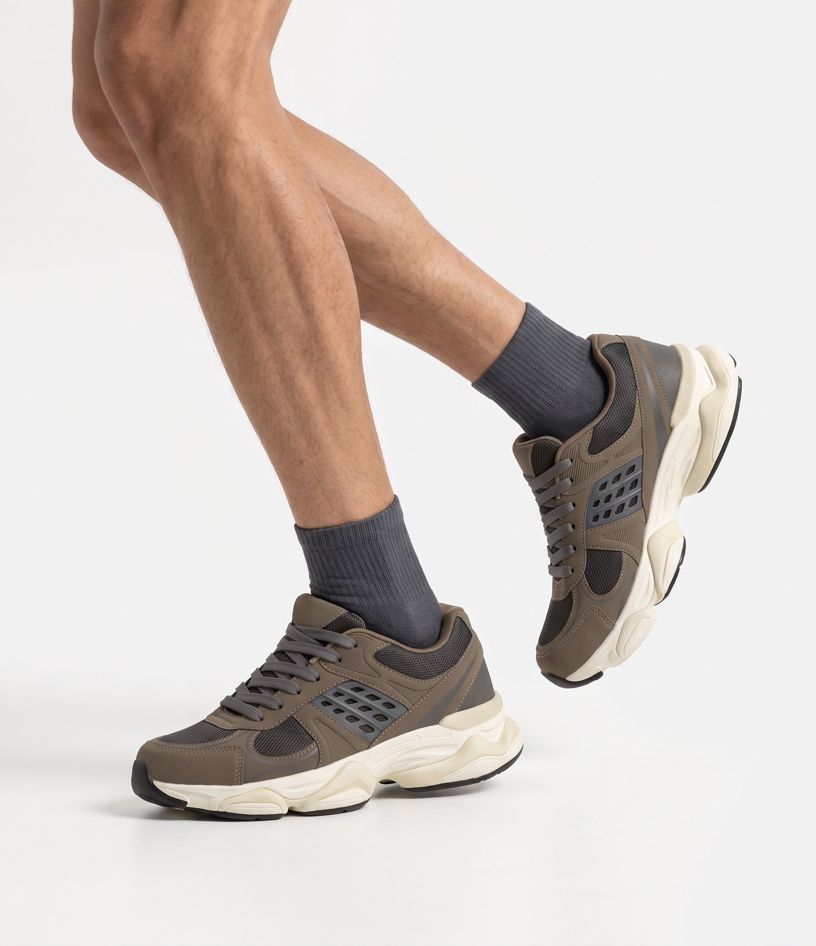 Tênis Dad Sneaker em PU com Recortes e Solado Alto Cinza 1